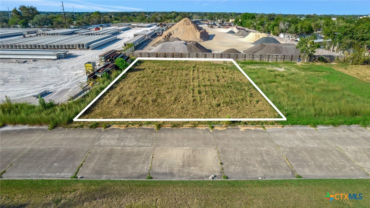 115 N Star Drive, Victoria, TX 77904 — photo 1