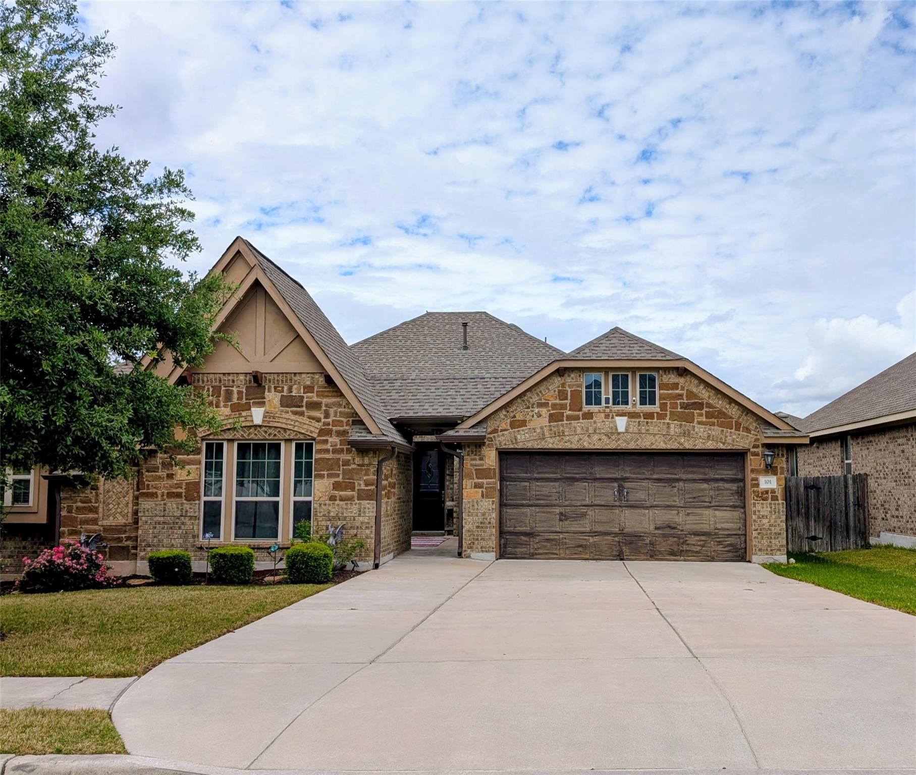 101 Lightcliff, Hutto, TX 78634 — photo 1