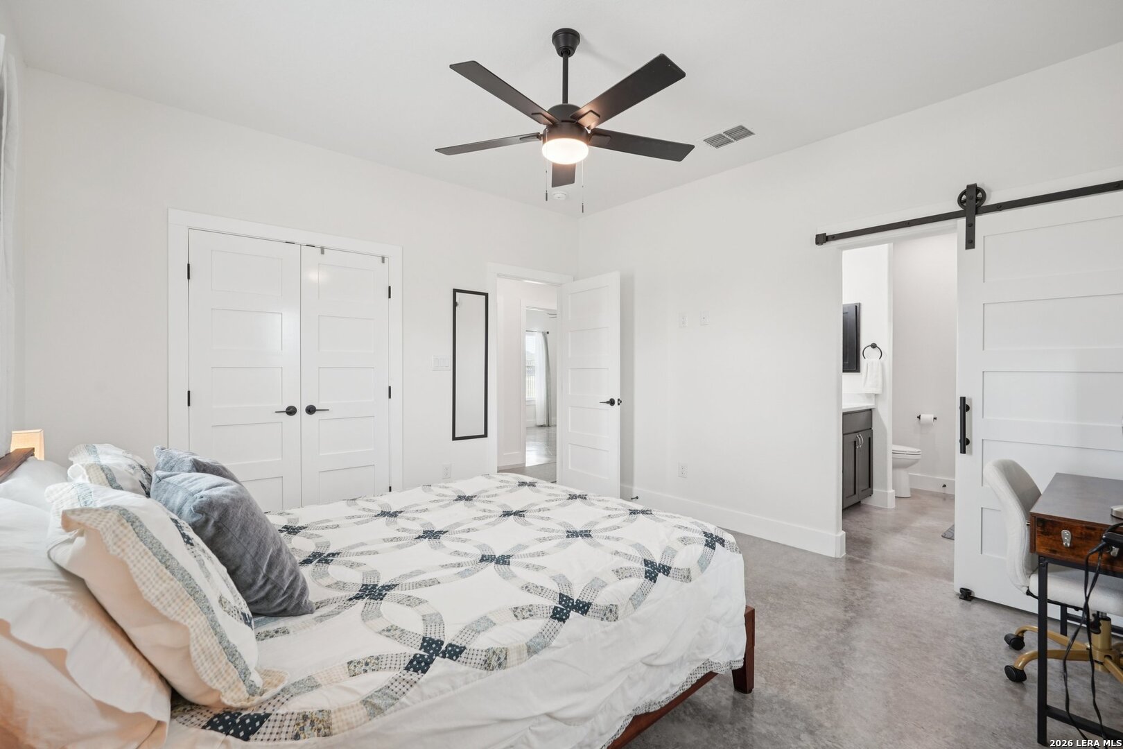 218 Colonial, , 78121 — photo 1