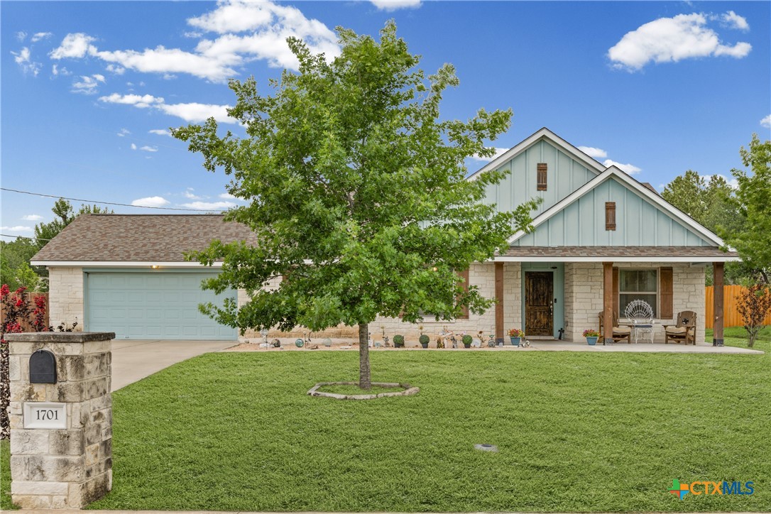 1701 Meadow Lane, Lockhart, TX 78644 — photo 1
