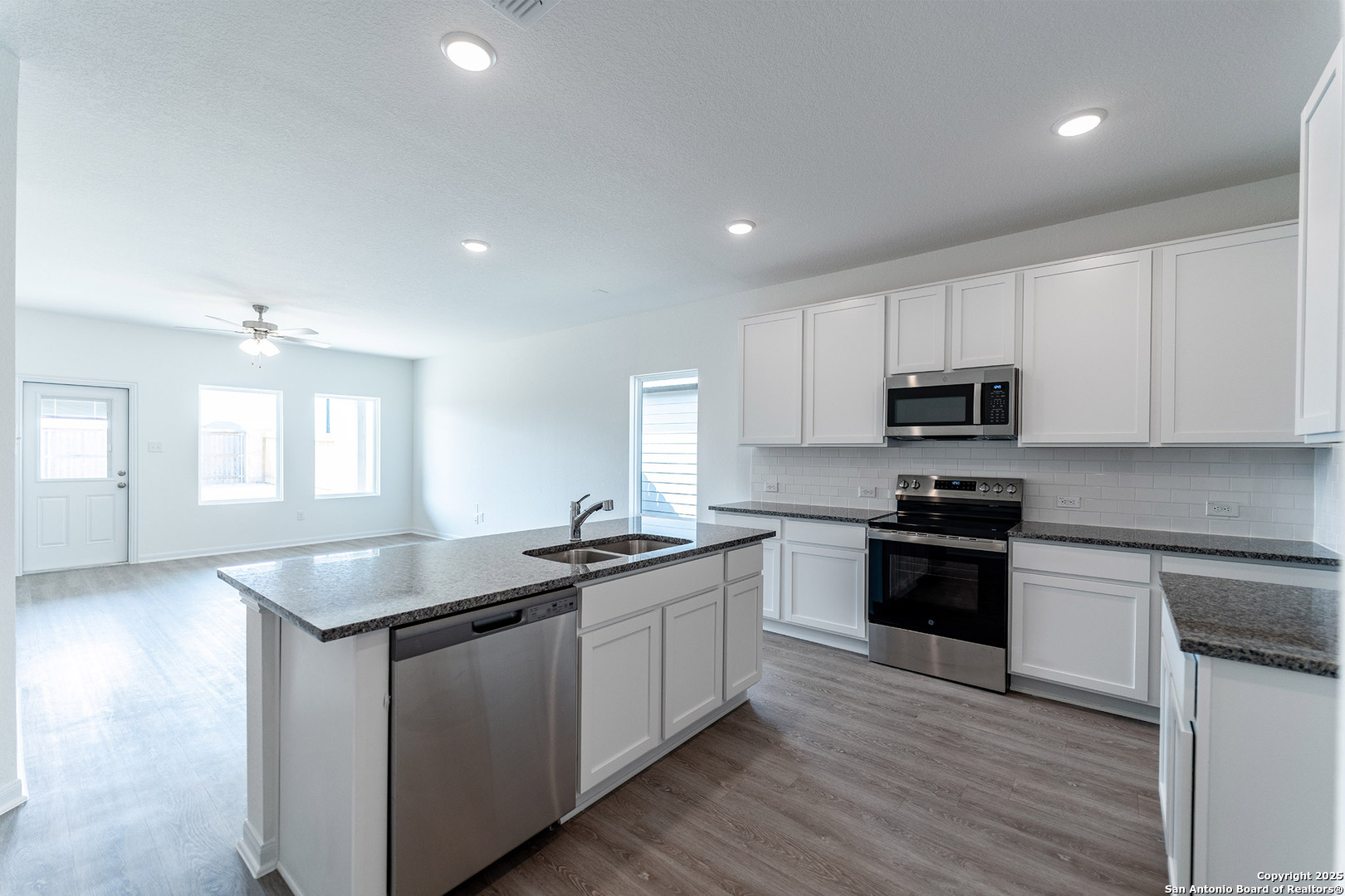 11130 Hollinger Circle, , 78109 — photo 1