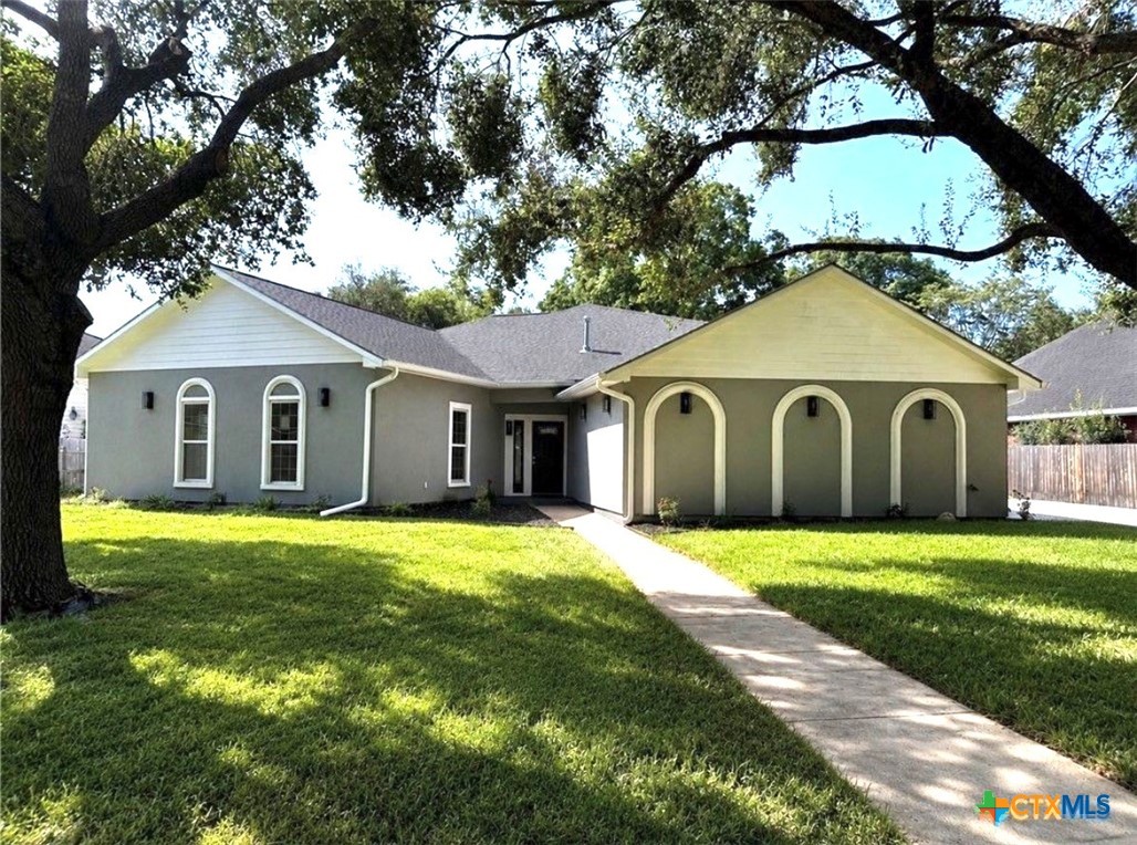 114 Chimney Rock Drive, Victoria, TX 77904 — photo 1