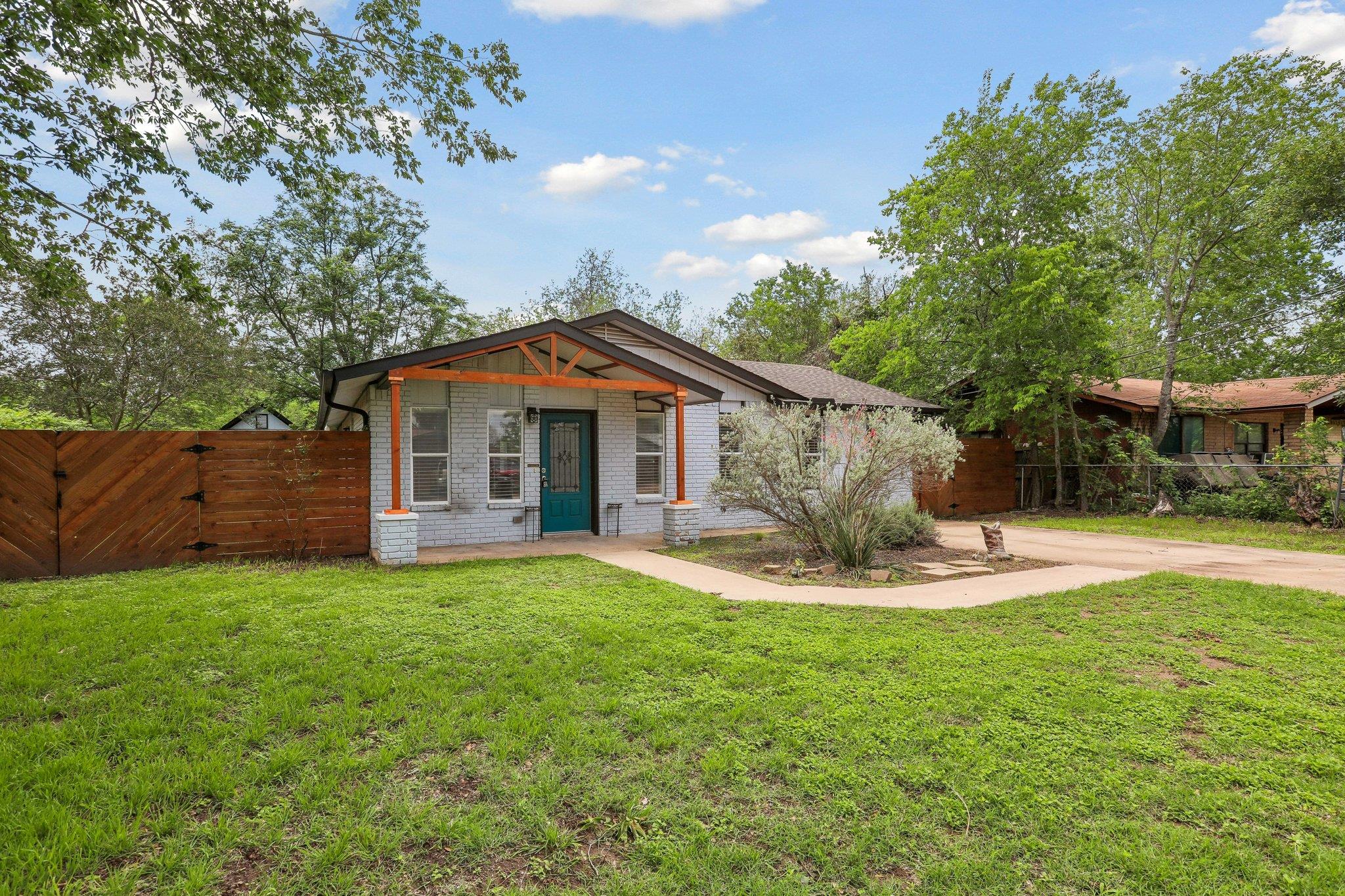 407 Magnolia, Bastrop, TX 78602 — photo 1