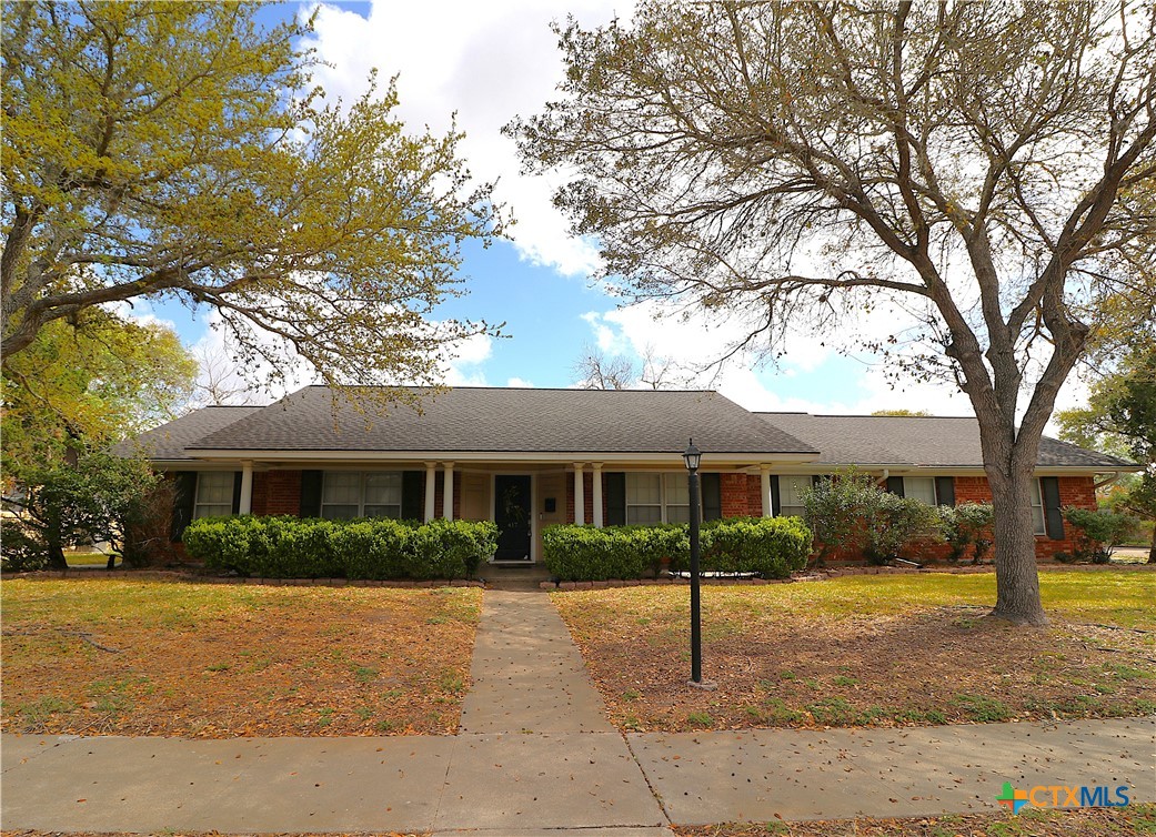 417 Salisbury Lane, Victoria, TX 77904 — photo 1