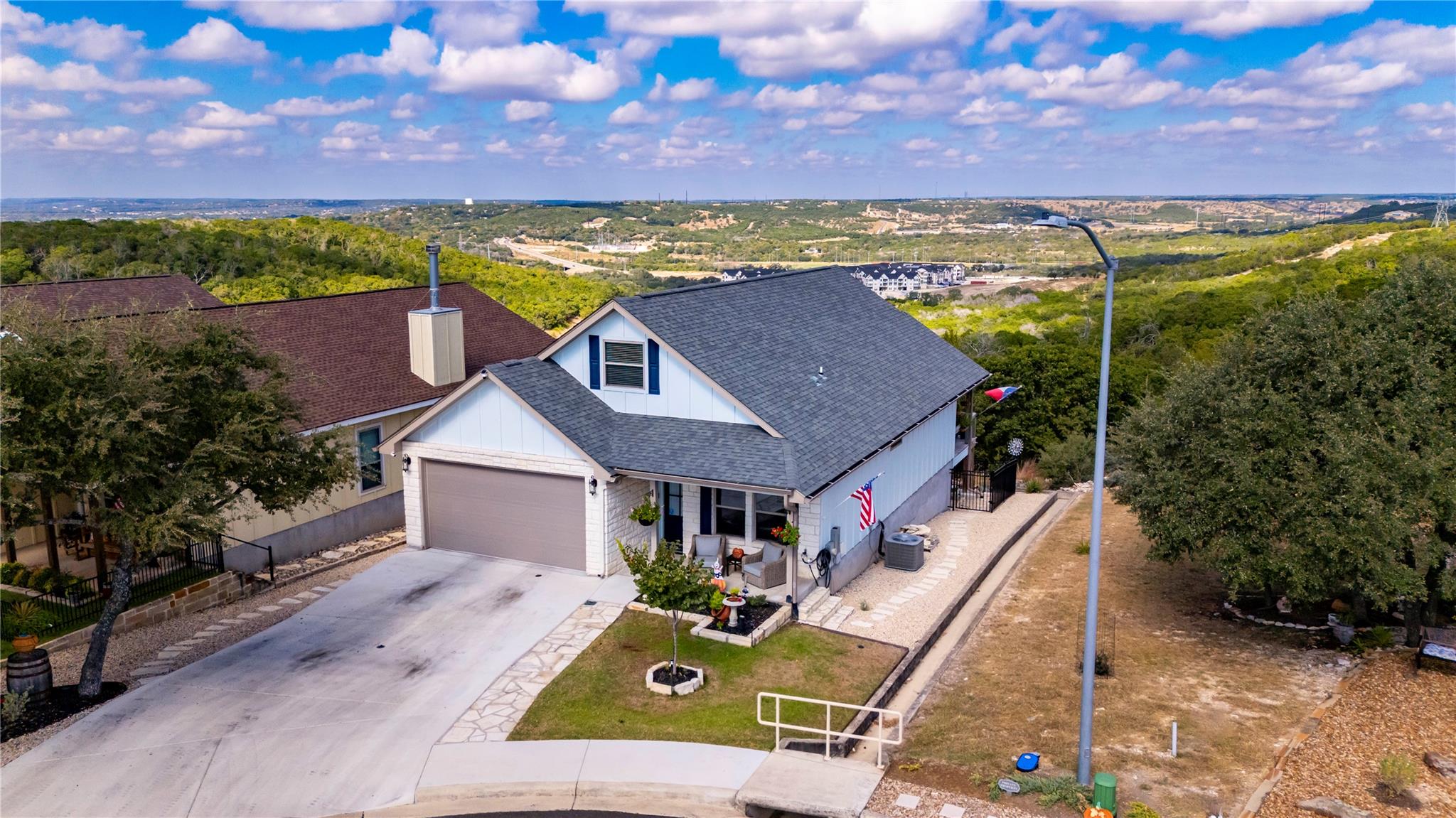 1057 Roanoke, Kerrville, TX 78028 — photo 1