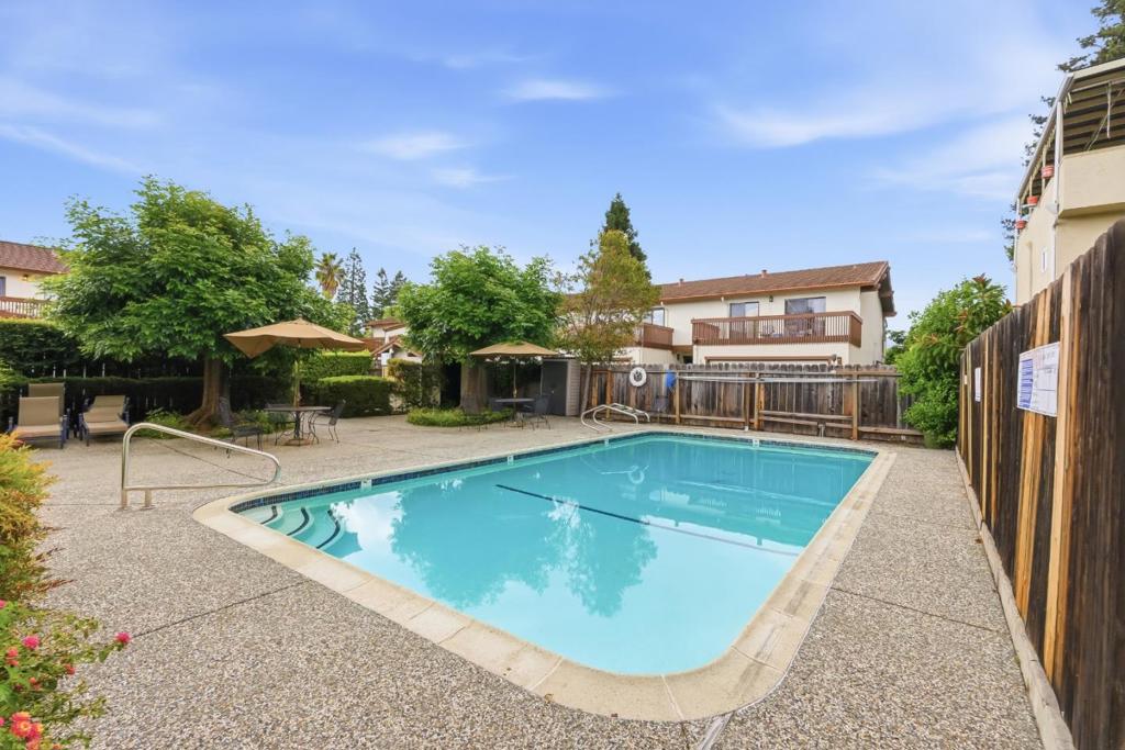 1430 Gordon Street G, Redwood City, CA 94061 — photo 1