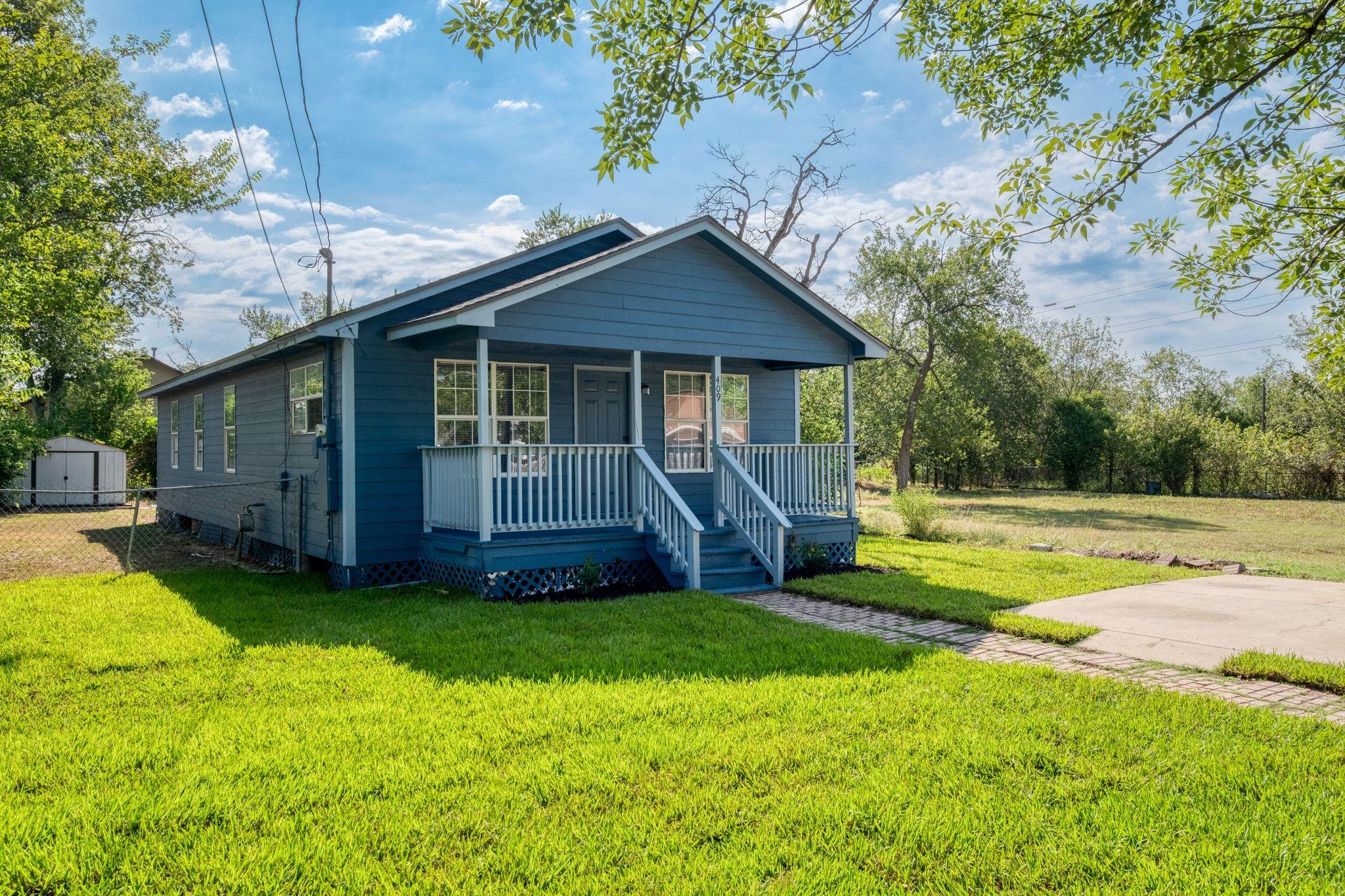 409 Talley, Taylor, TX 76574 — photo 1