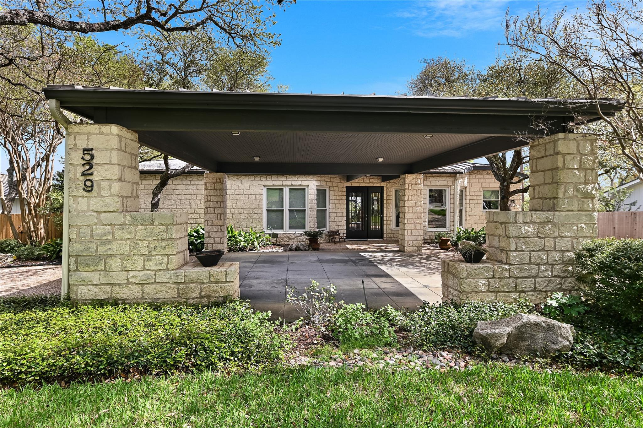 529 Buckeye, West Lake Hills, TX 78746 — photo 1
