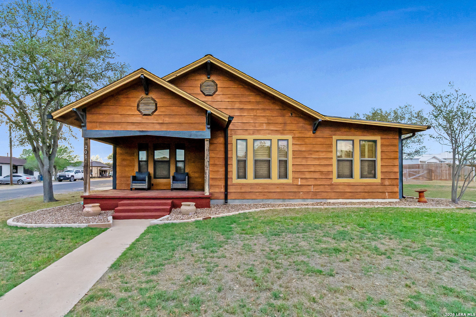 201 Brinkoeter St, Poth, TX 78147 — photo 1