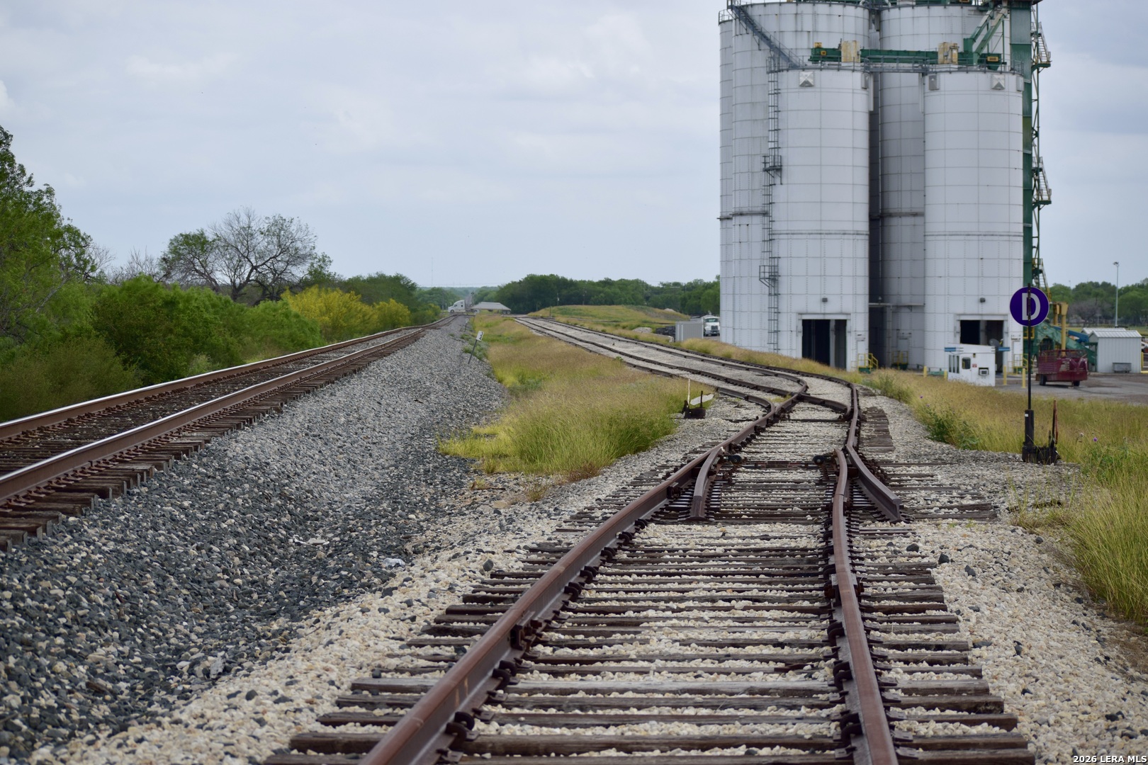 657 FM 99, WHITSETT, TX 78075 — photo 1