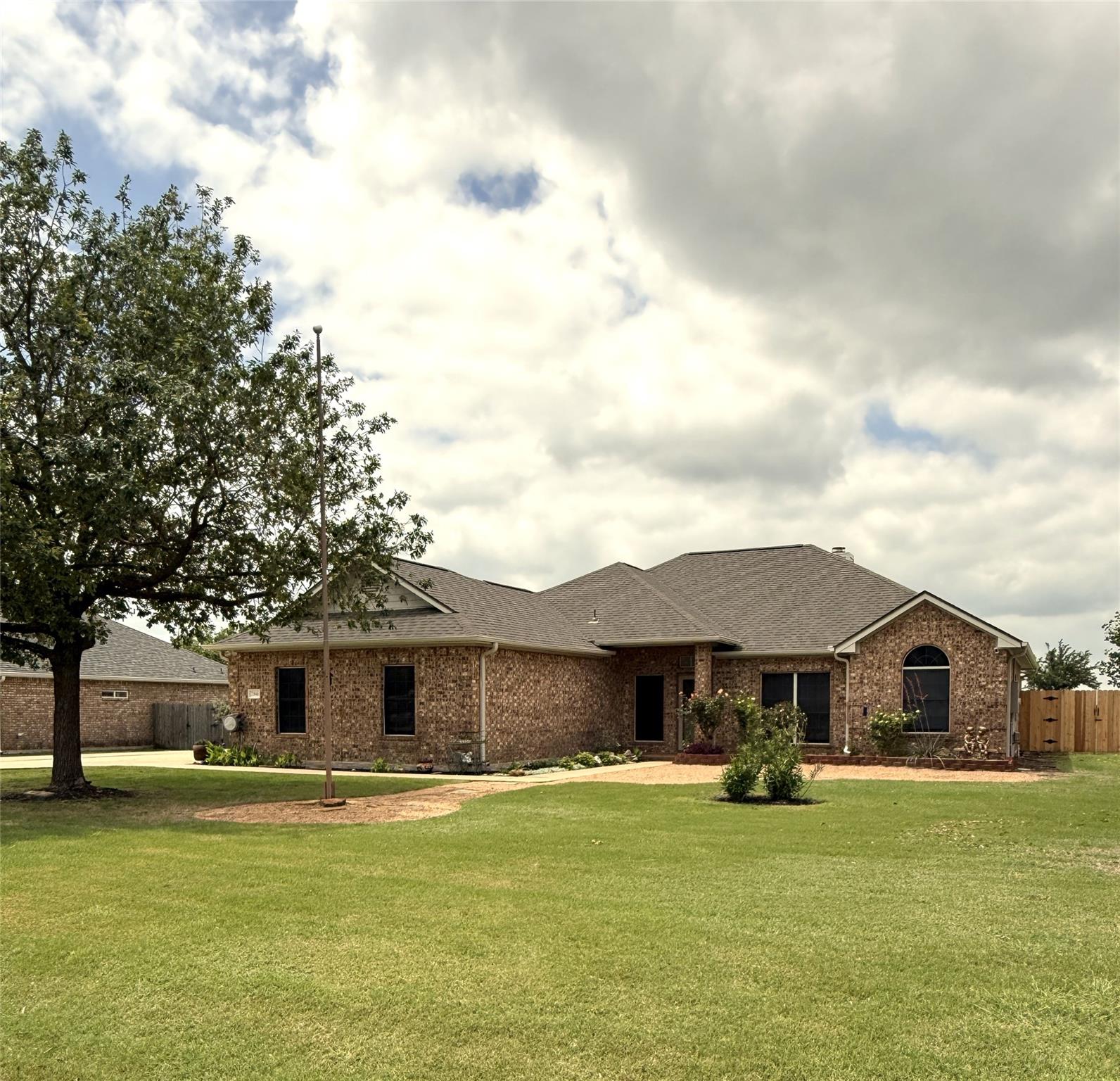 7396 CR 424, Thrall, TX 76578 — photo 1