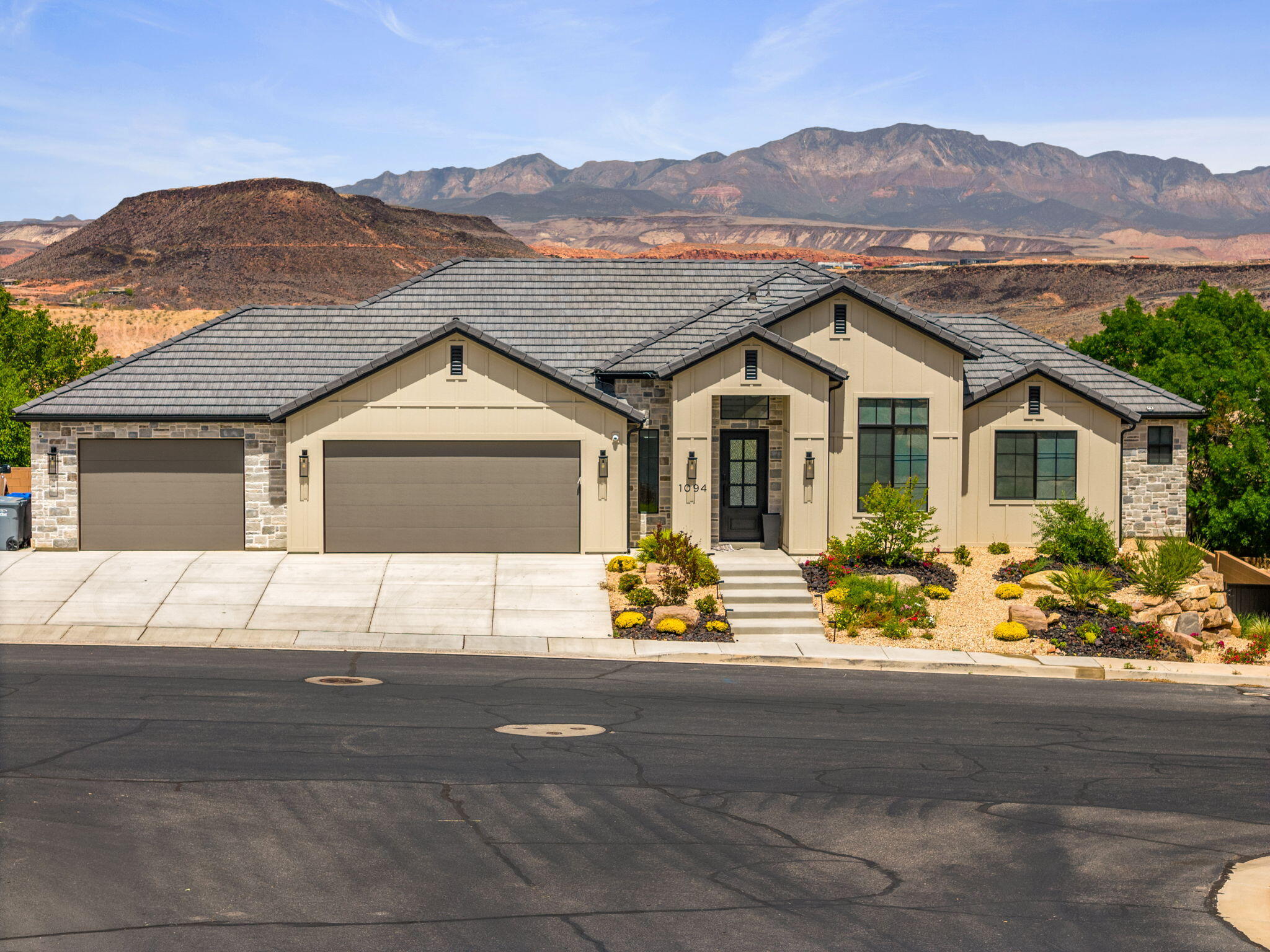 1094 W 2370 S, St George, UT 84770 — photo 1