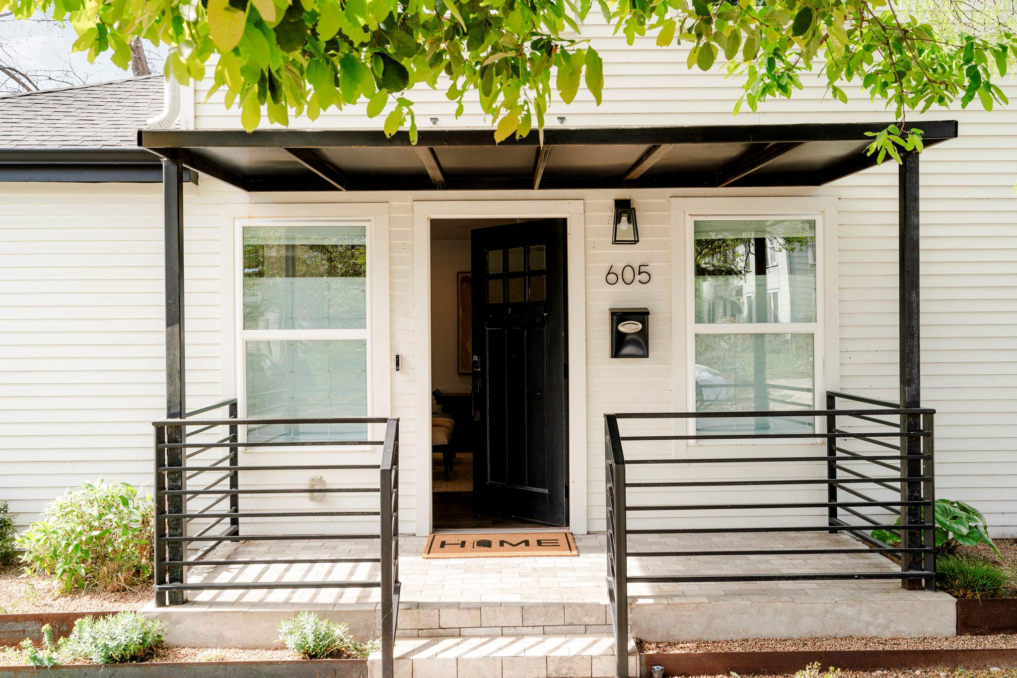 605 Harris, Austin, TX 78705 — photo 1