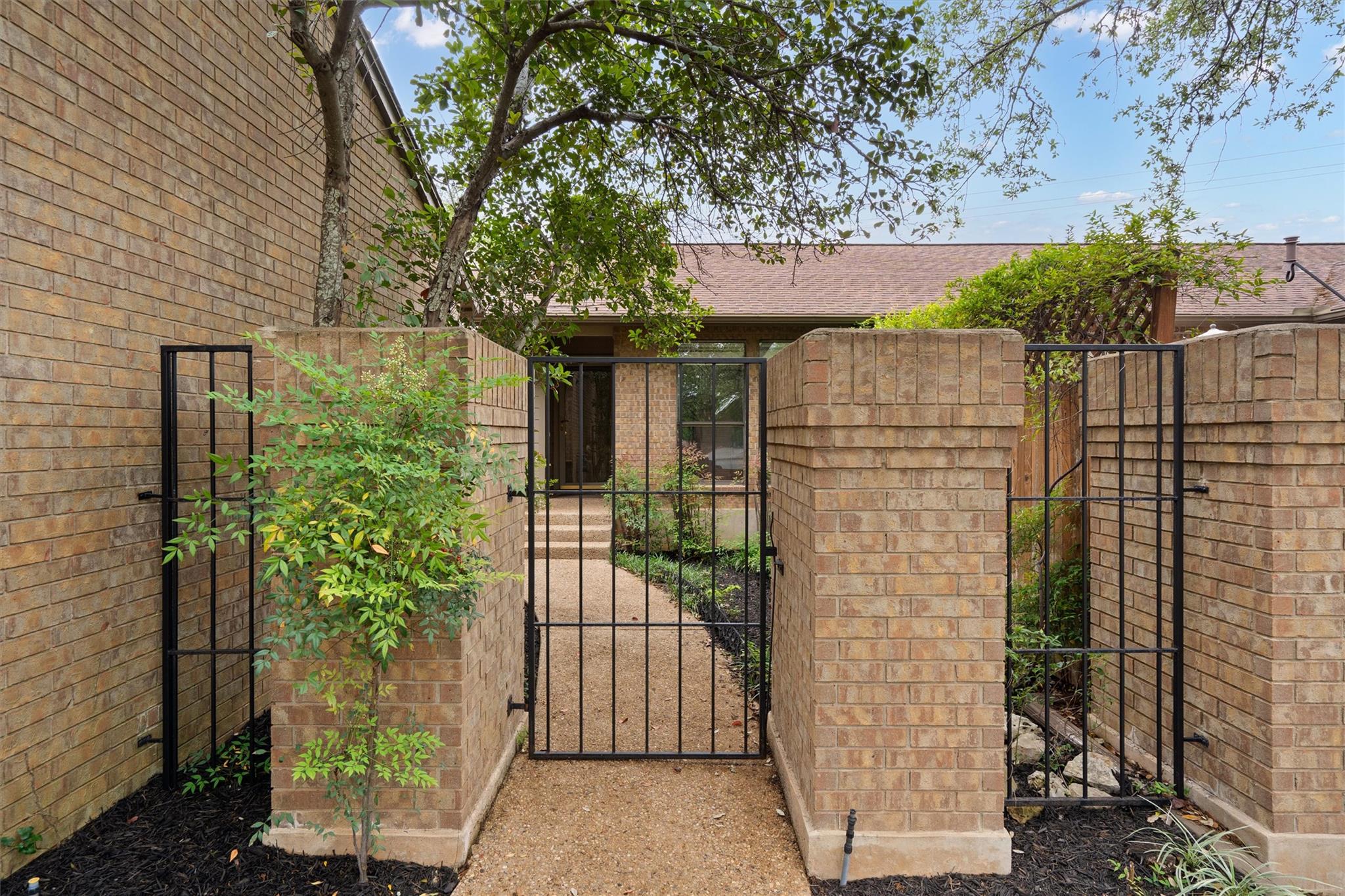 5724 N SCOUT ISLAND, Austin, TX 78731 — photo 1