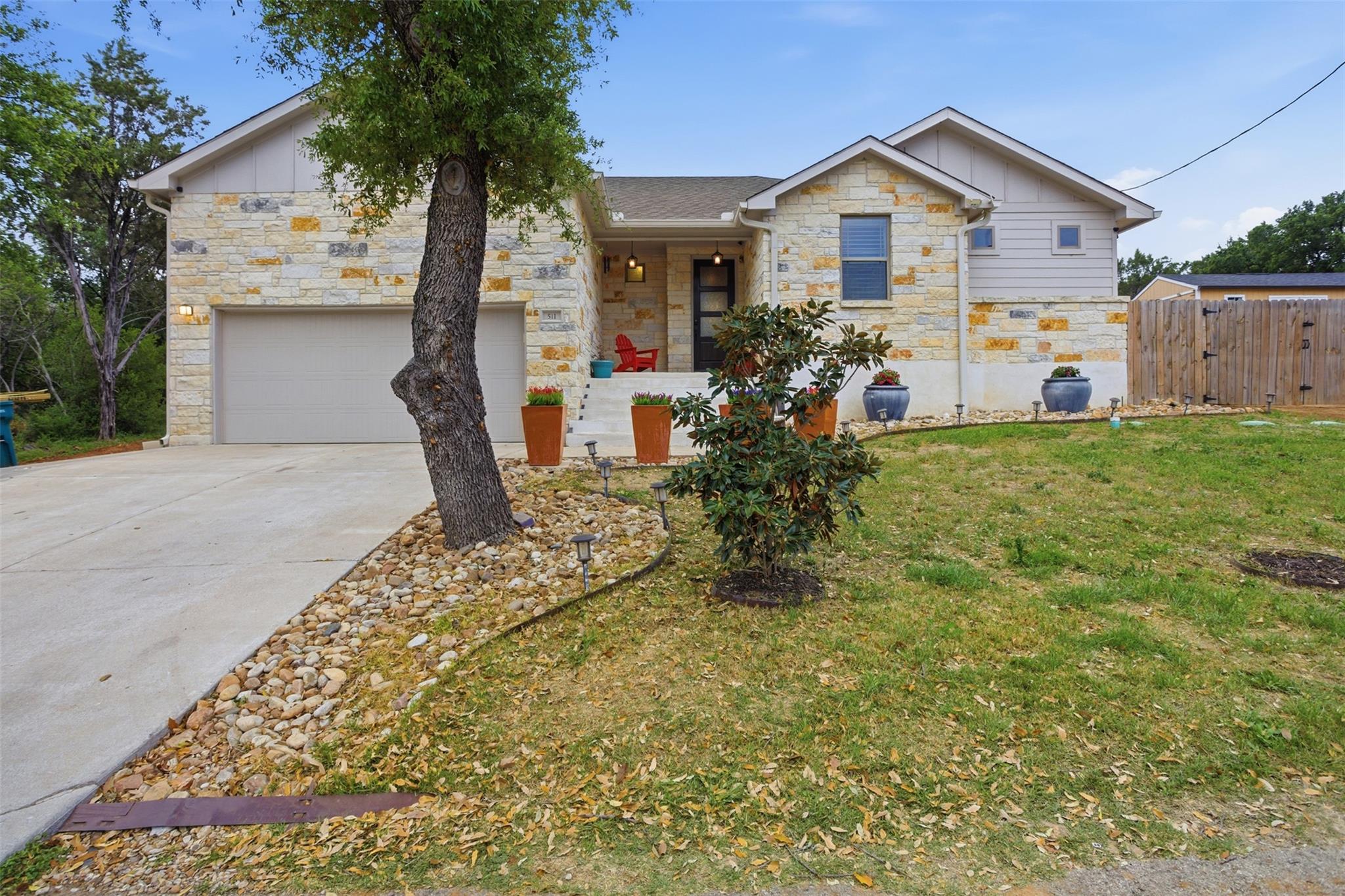 511 Taylor, Horseshoe Bay, TX 78657 — photo 1