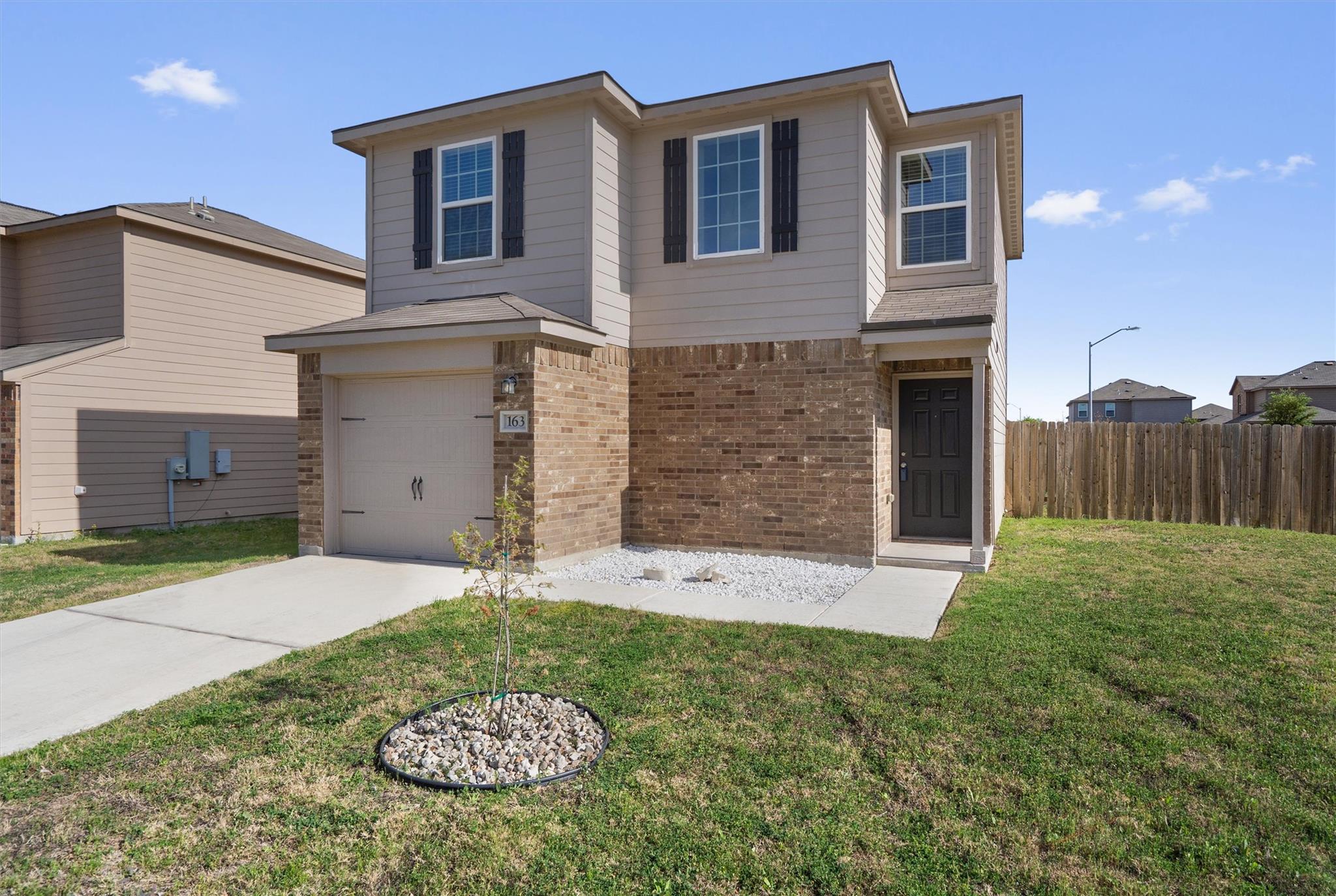 163 Niven, Jarrell, TX 76537 — photo 1