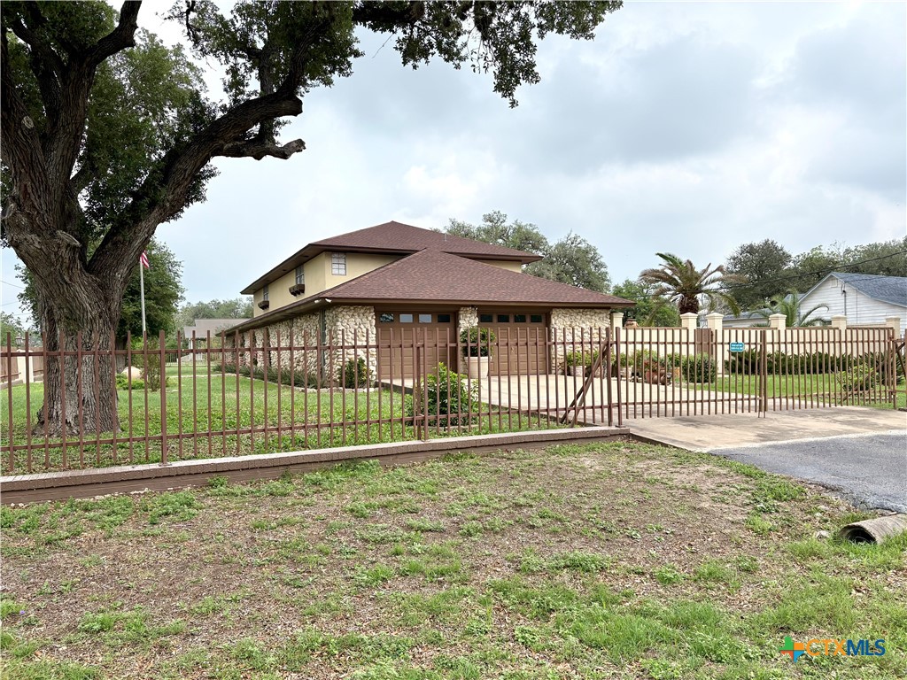 313 N Church, Goliad, TX 77963 — photo 1