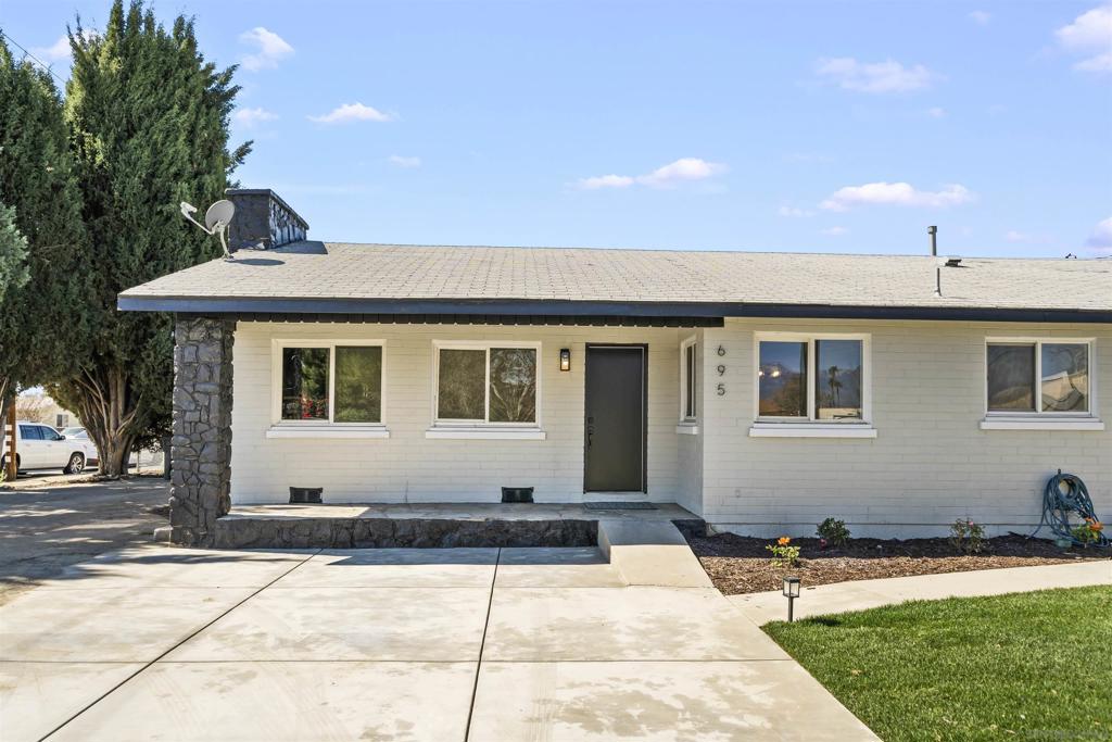 695 S Santa Fe, Hemet, CA 92543 — photo 1
