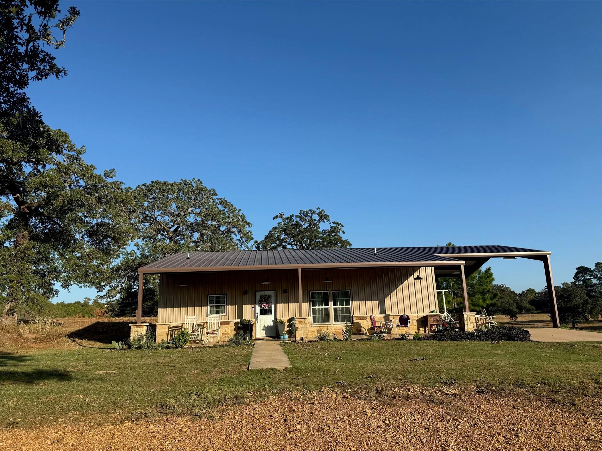 139 Way Station, Smithville, TX 78957 — photo 1