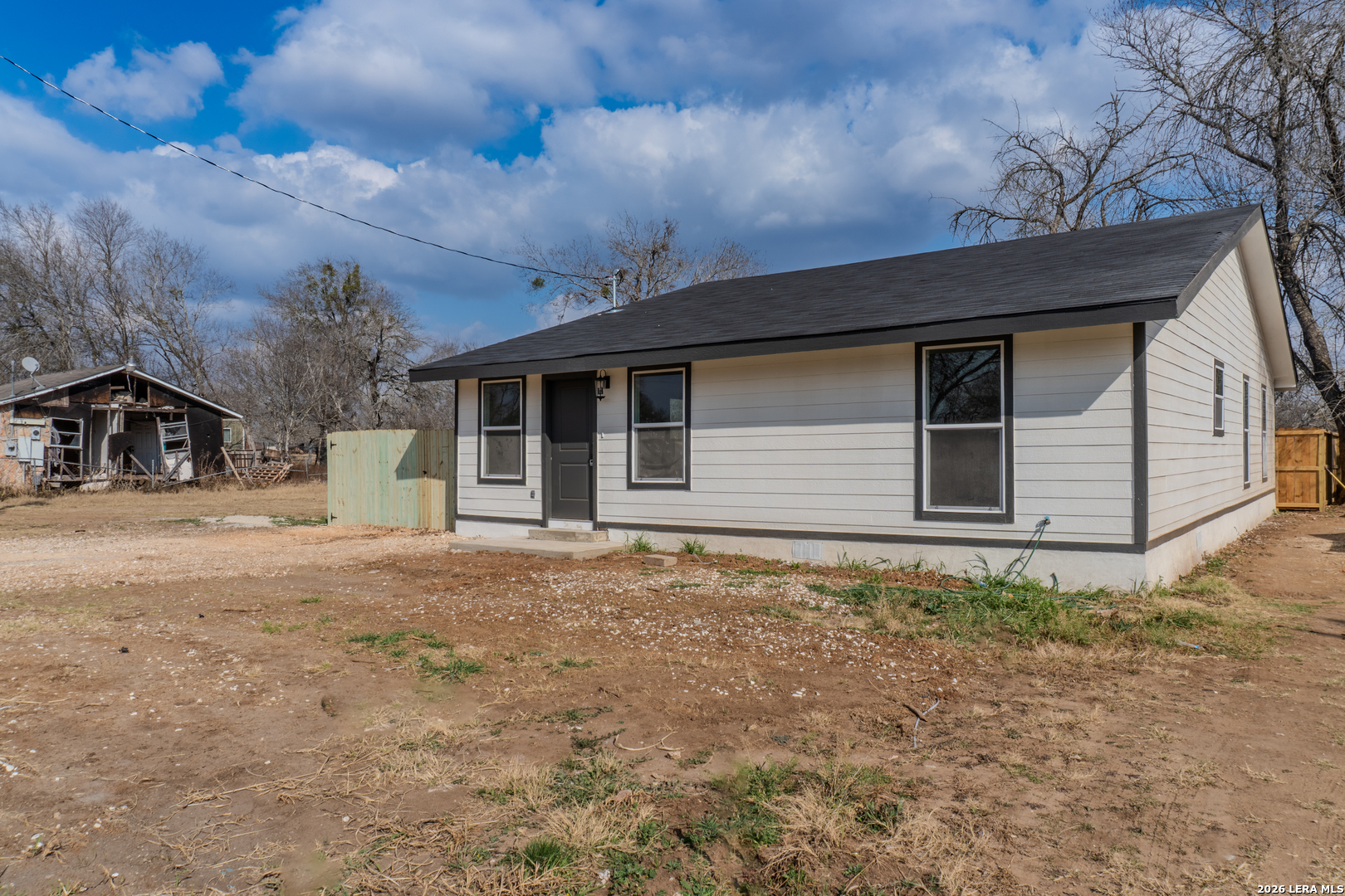 1214 Hough, ,  78101 — photo 1
