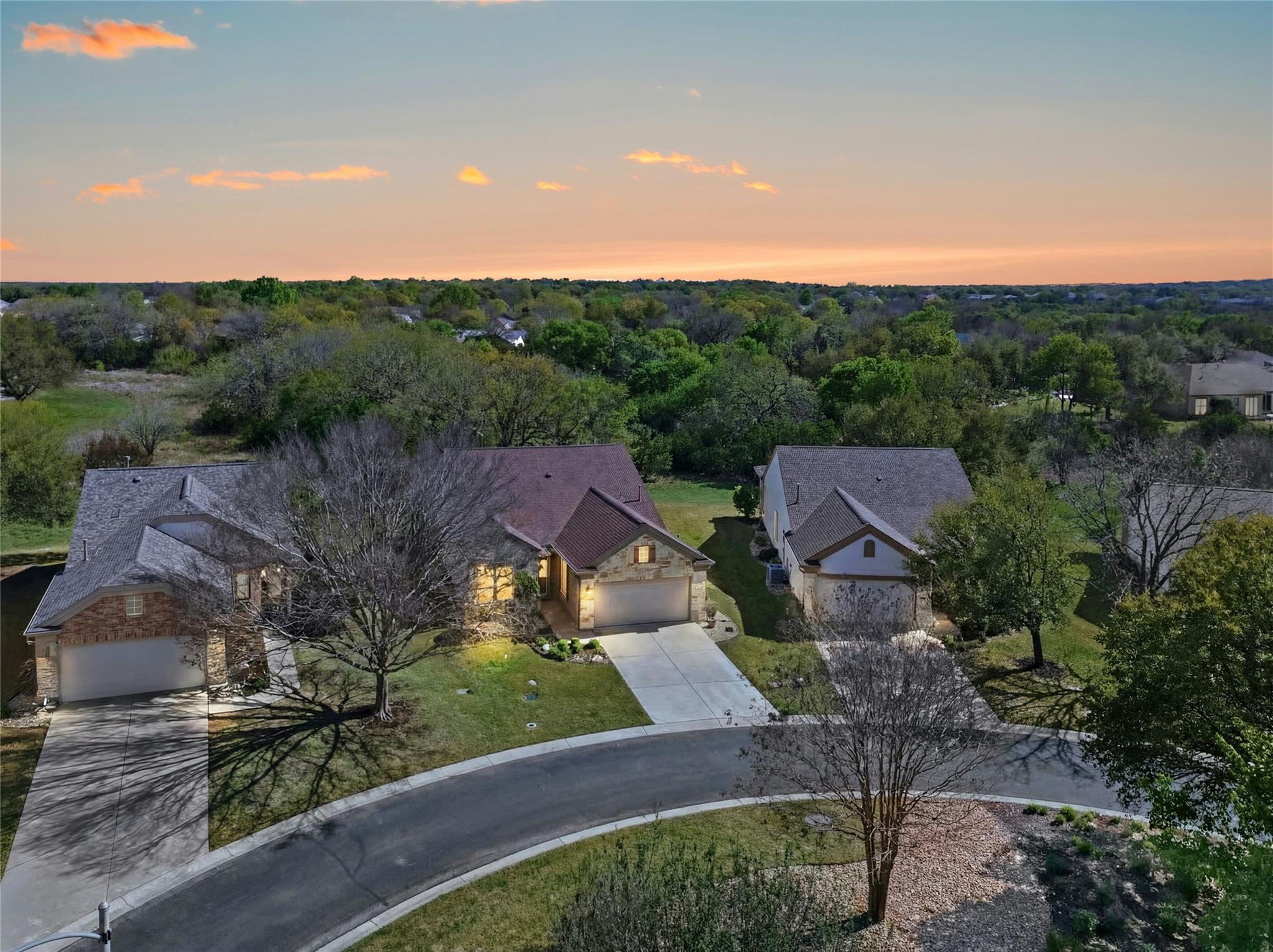 213 Crockett, Georgetown, TX 78633 — photo 1