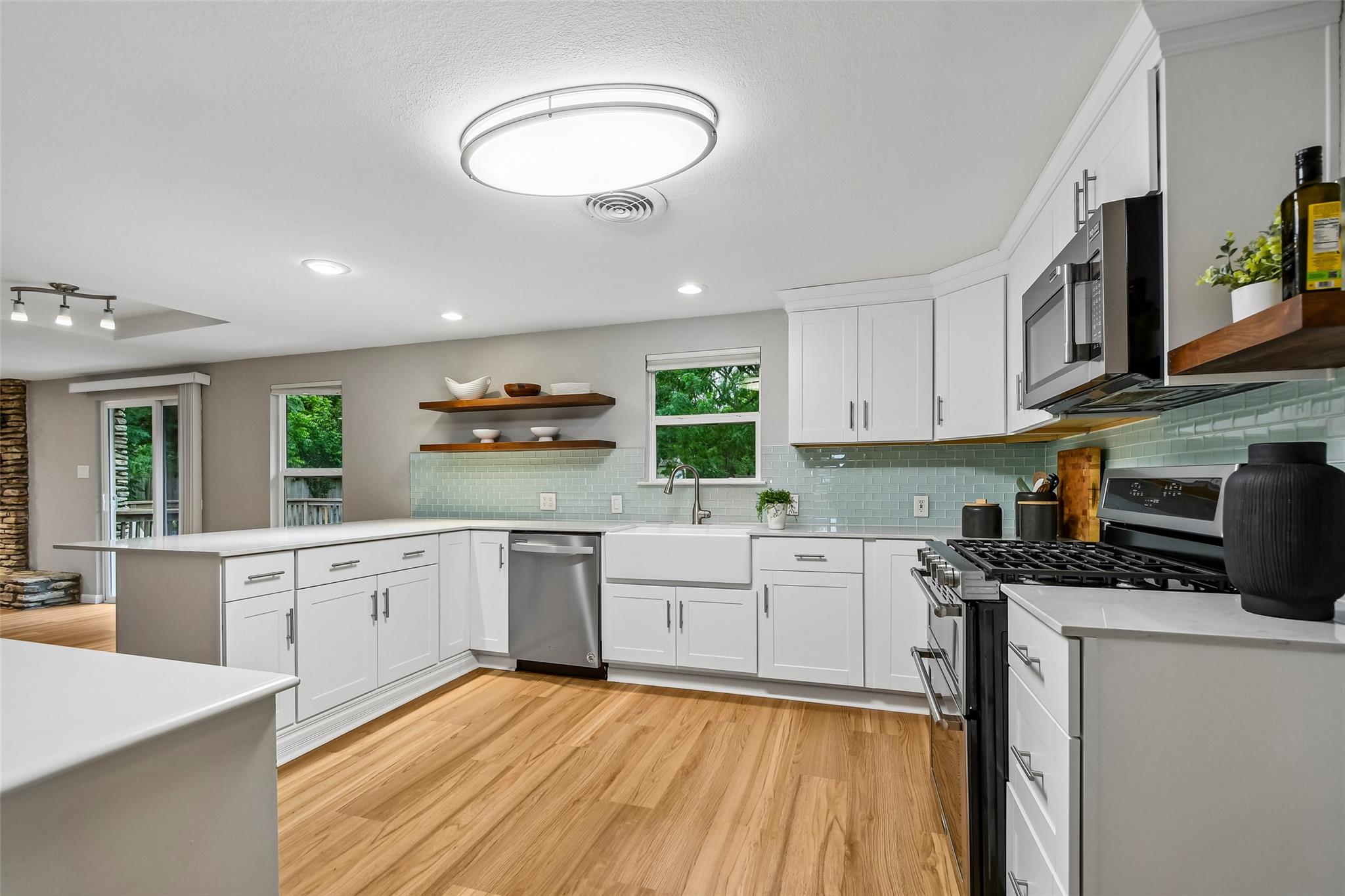 406 2nd, Georgetown, TX 78626 — photo 1