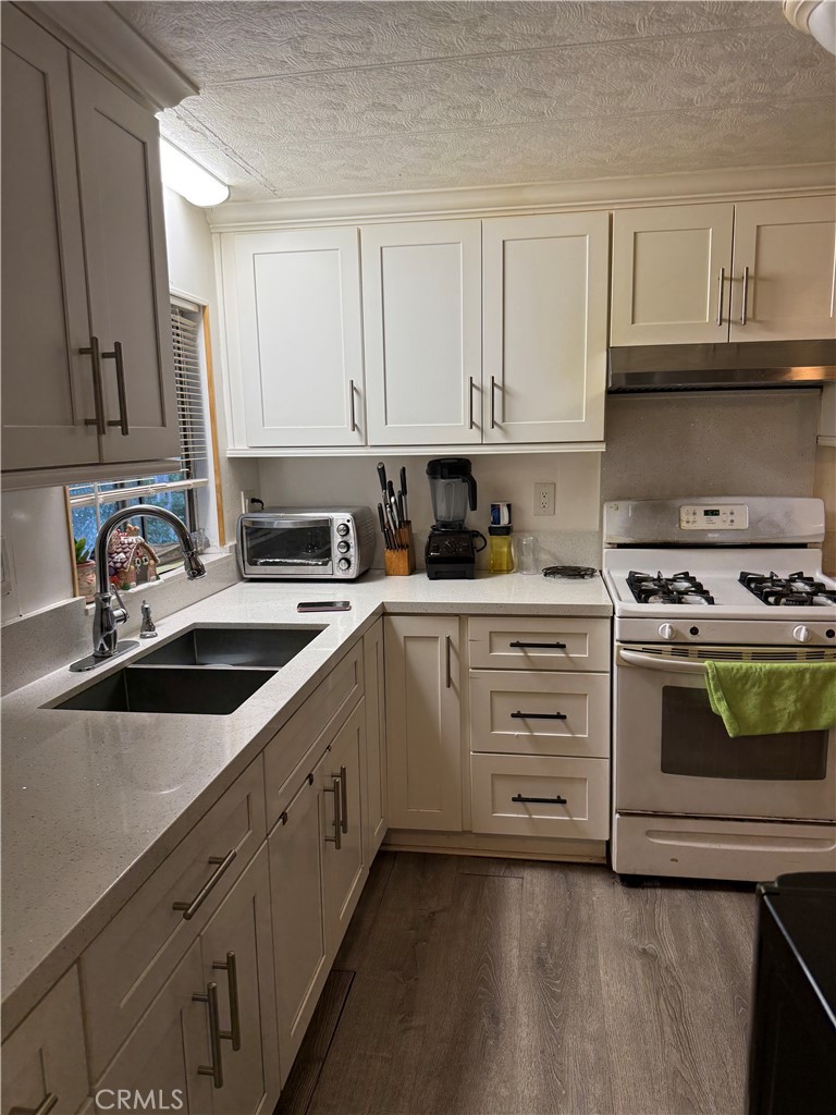 995 Pomona Rd,#24, Corona, CA 92882 — photo 1