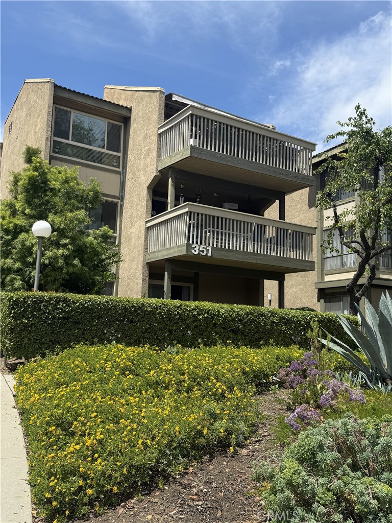 351 Chestnut Hill Court 16, Thousand Oaks, CA 91360 — photo 1