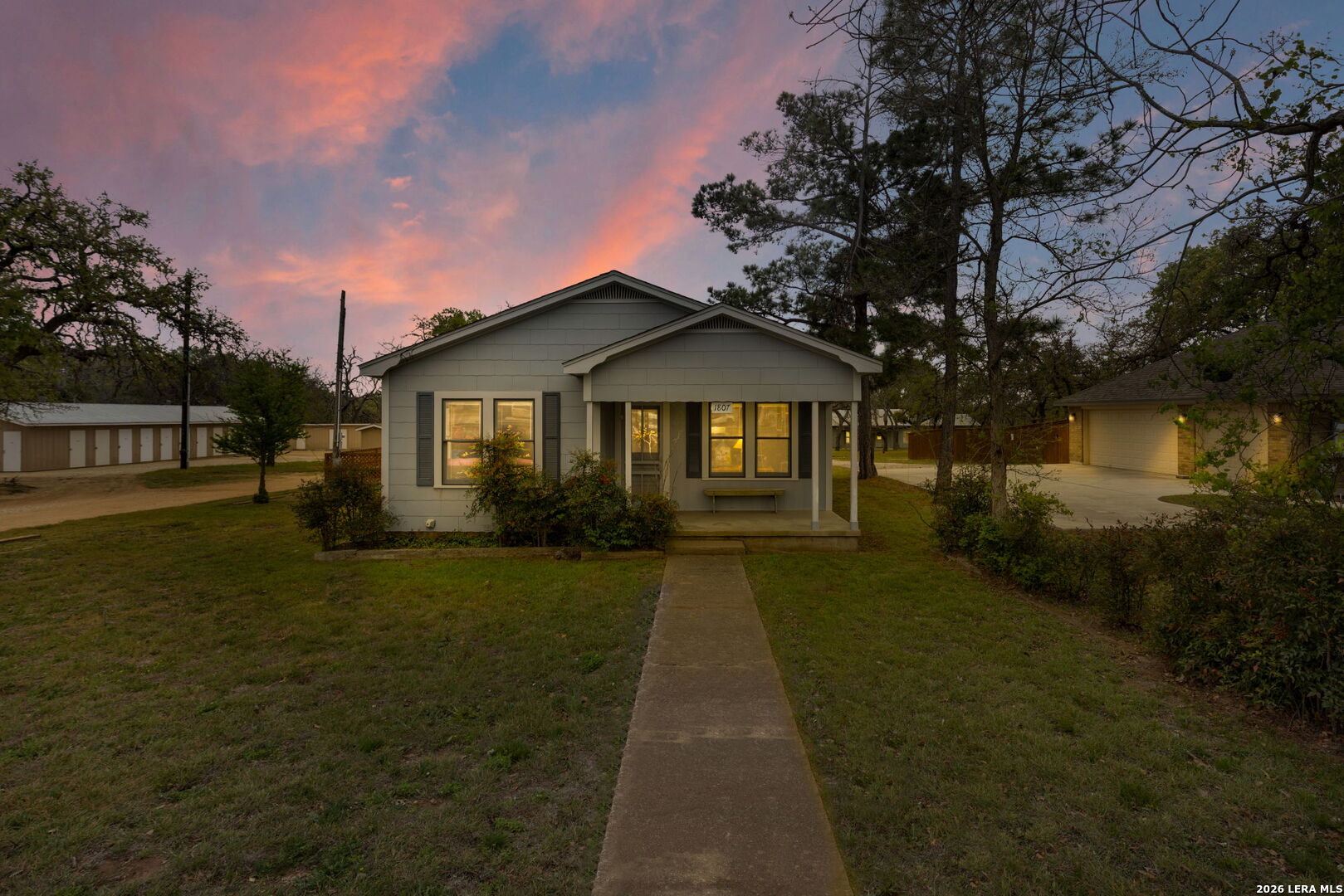 1807 N LLANO ST, Fredericksburg, TX 78624 — photo 1