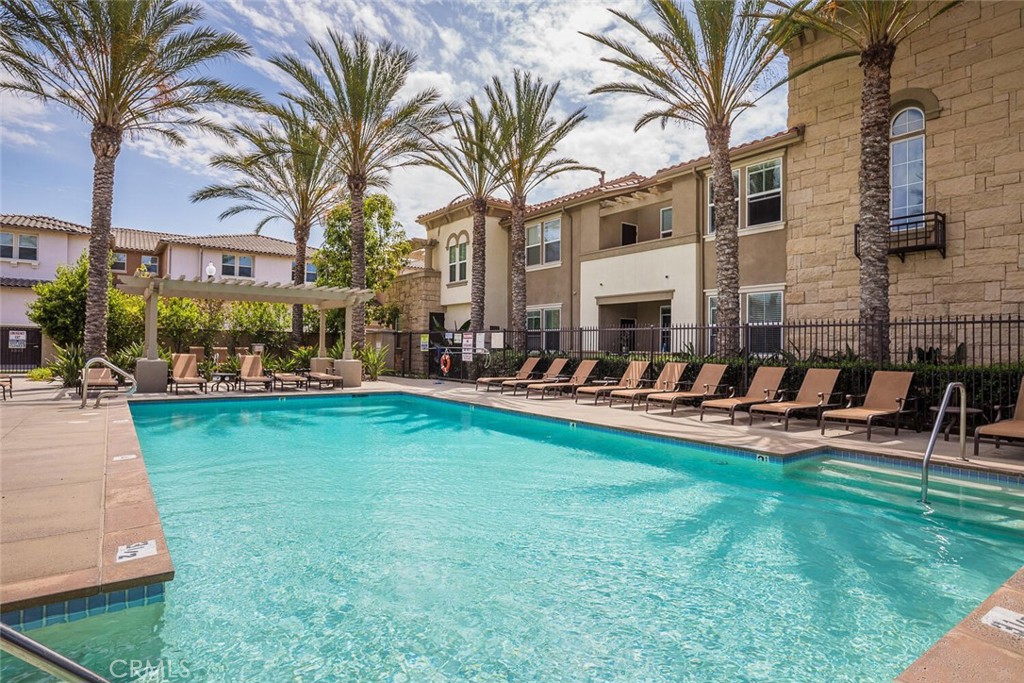 243 Riverdale Court 431, Camarillo, CA 93012 — photo 1