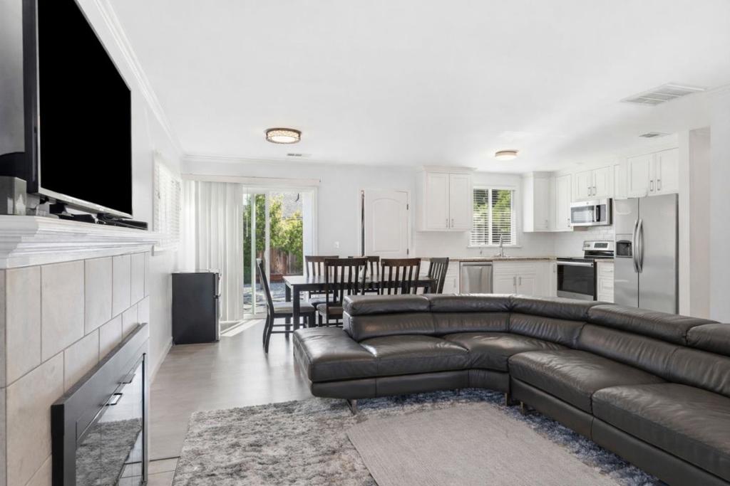 2170 Clarke Avenue, East Palo Alto, CA 94303 — photo 1