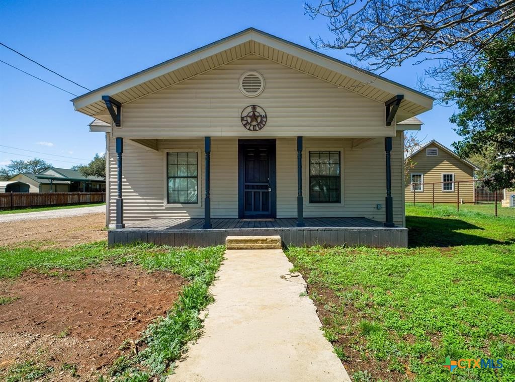103 N Avenue Q, Johnson City, TX 78636 — photo 1