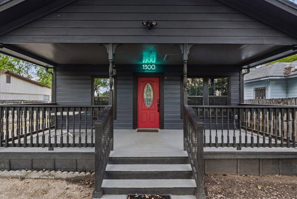 1300  Haskell St, Austin, TX 78702 — photo 1