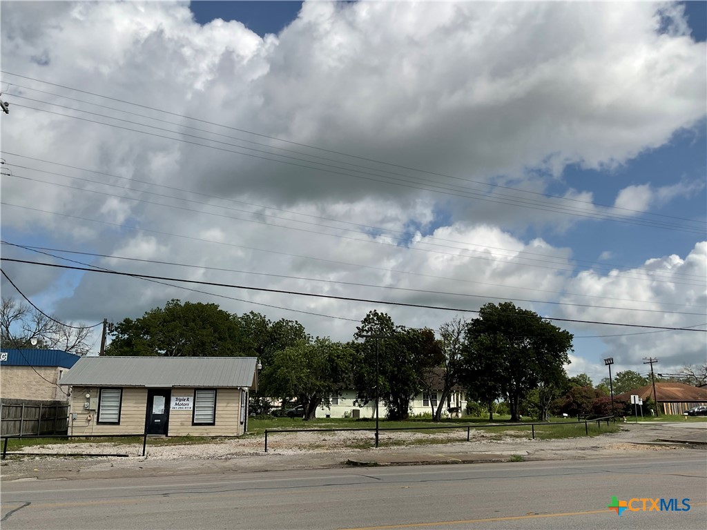 702 US Highway 77a, Yoakum, TX 77995 — photo 1