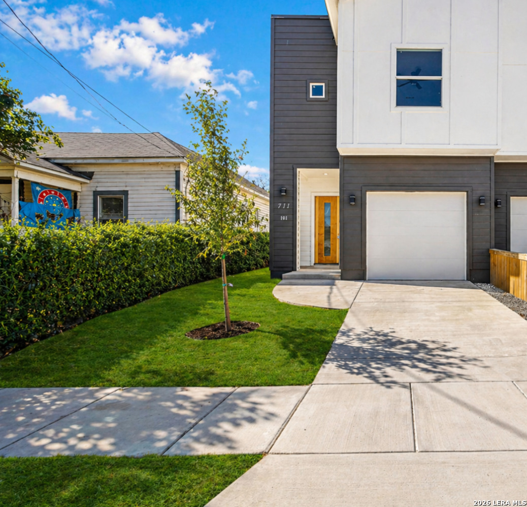 711 S Olive St, San Antonio, TX 78203 — photo 1
