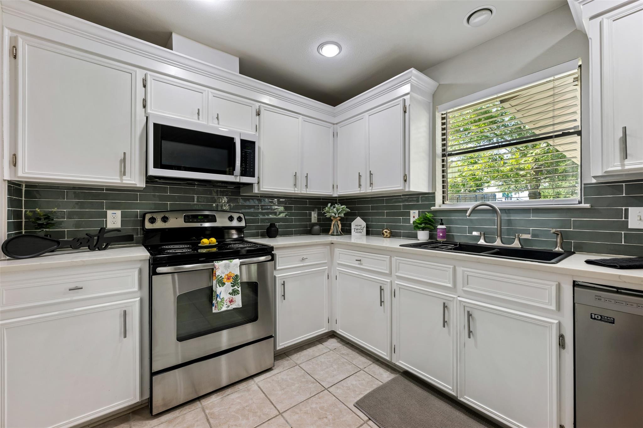 1301  Dove Haven Dr, Pflugerville, TX 78660 — photo 1