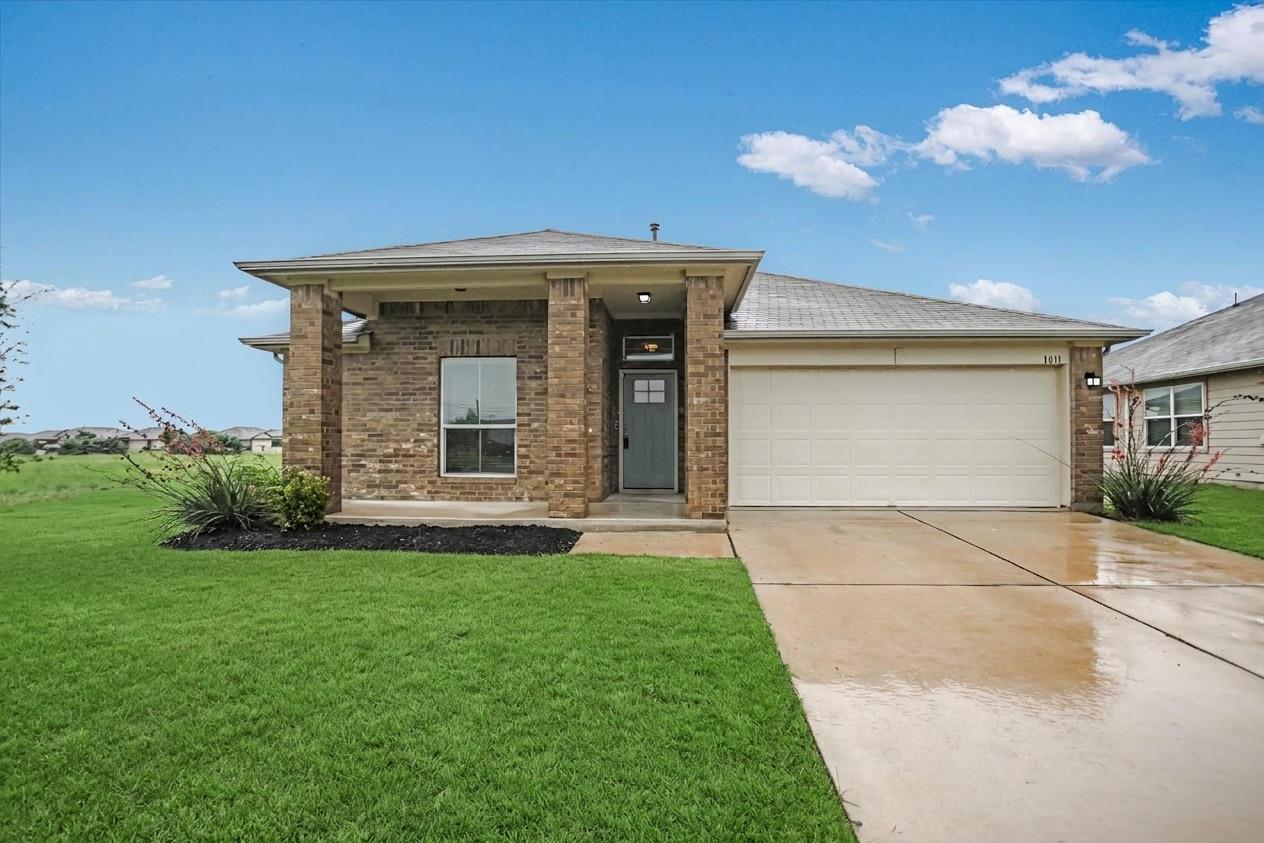 1011 Pembroke, Hutto, TX 78634 — photo 1