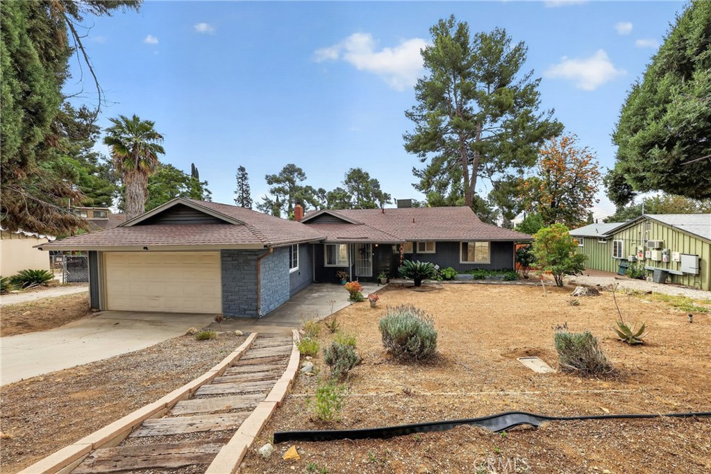 96 W Repplier, Banning, CA 92220 — photo 1