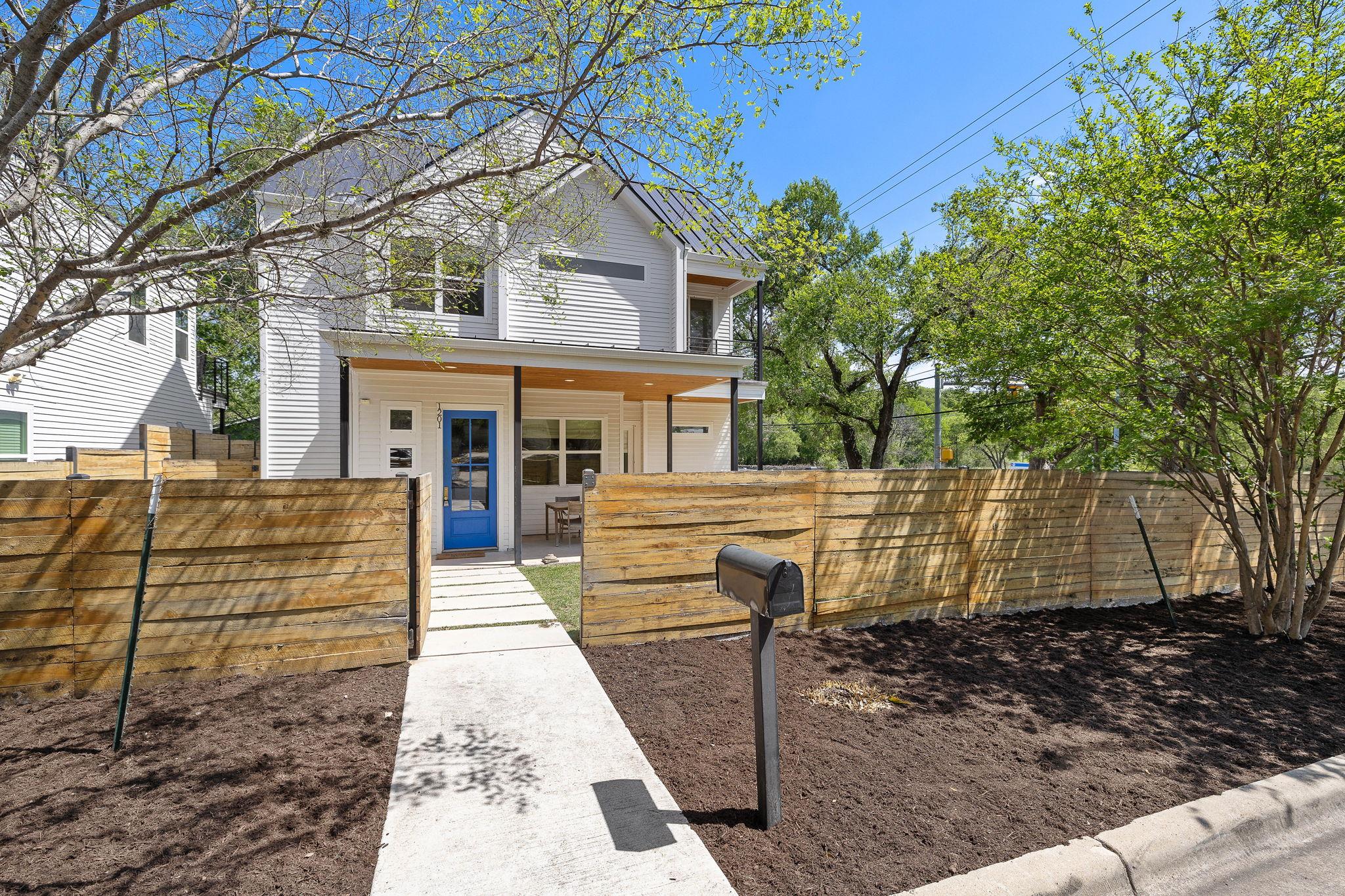 1201 Luna, Austin, TX 78721 — photo 1
