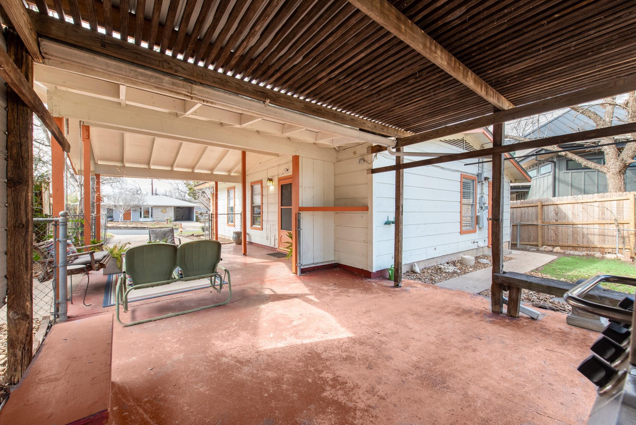 204 La Vista, Austin, TX 78704 — photo 1