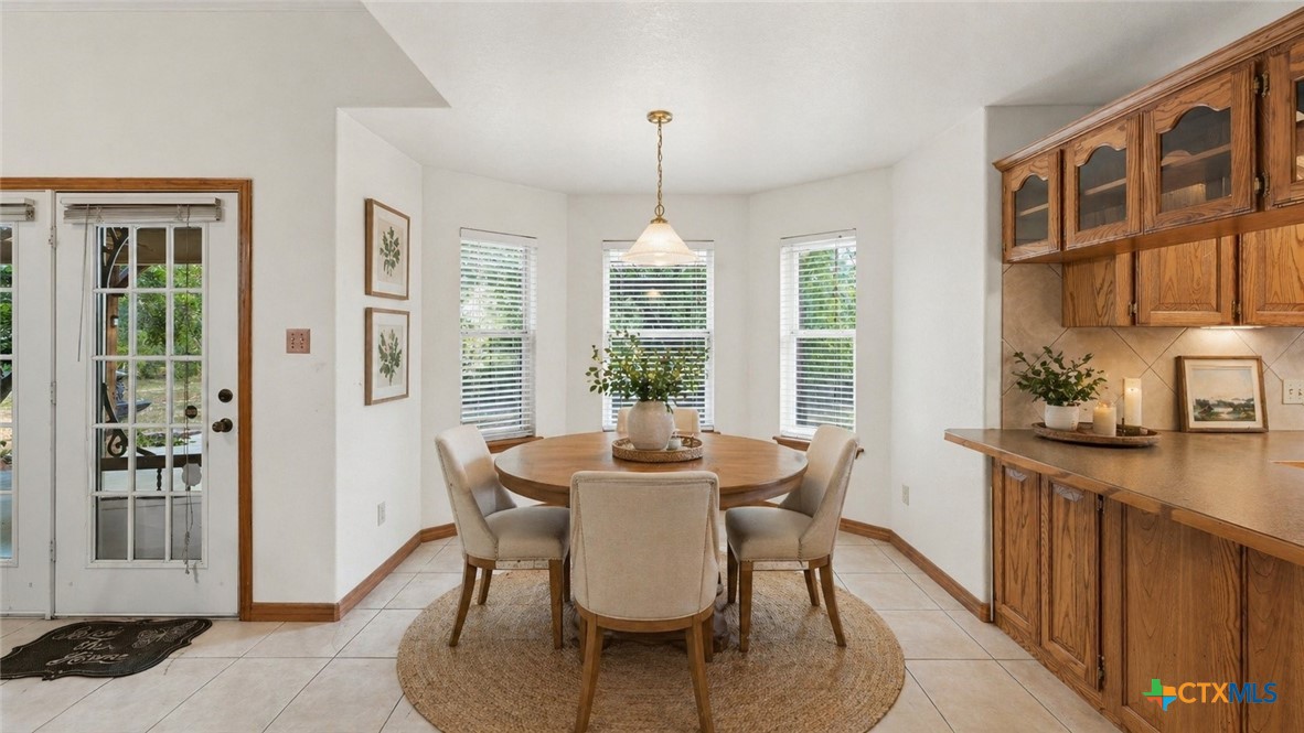 105 Tomahawk, Seguin, TX 78155 — photo 1