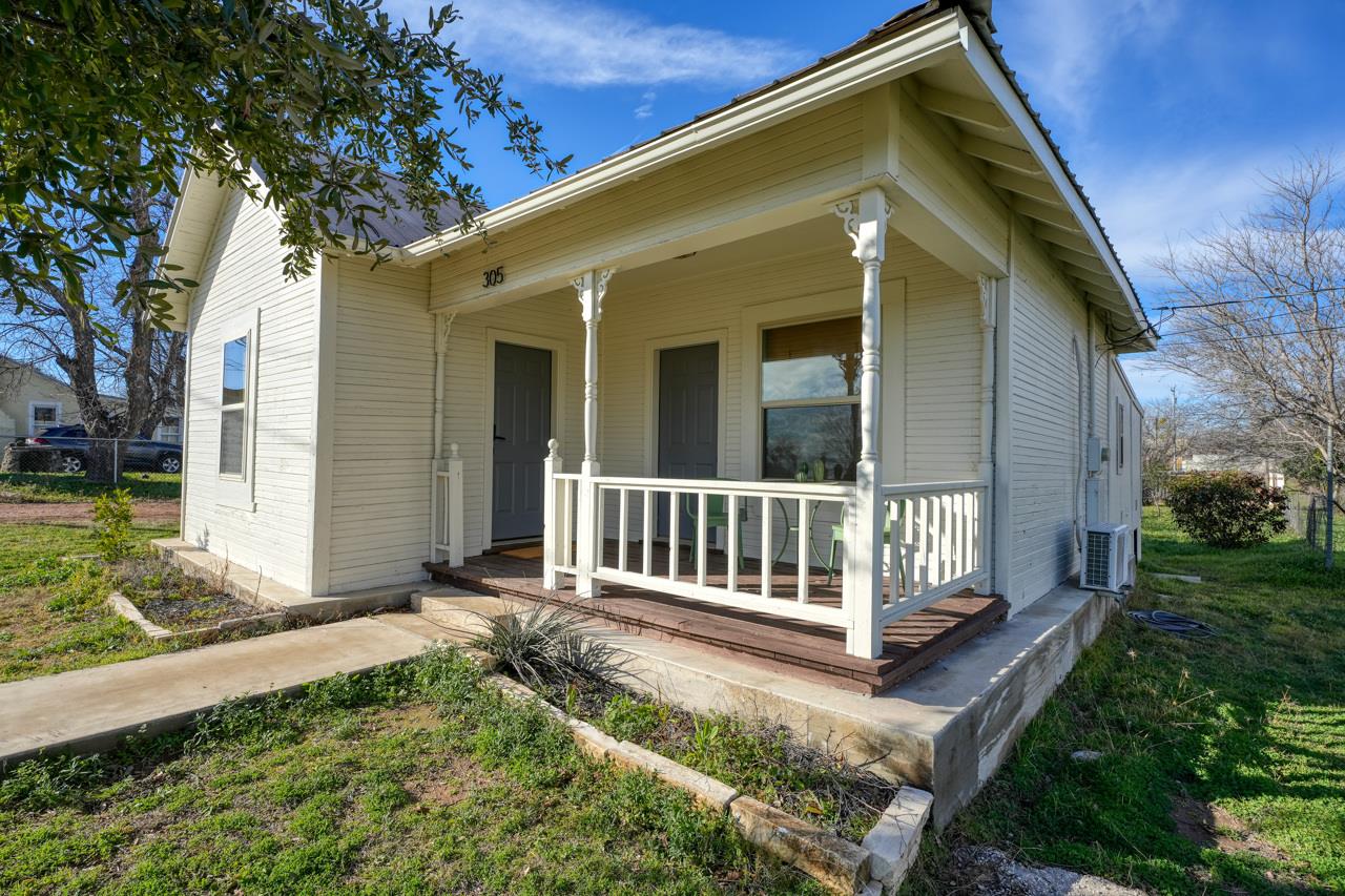 305 Tarrant, Llano, TX 78643 — photo 1