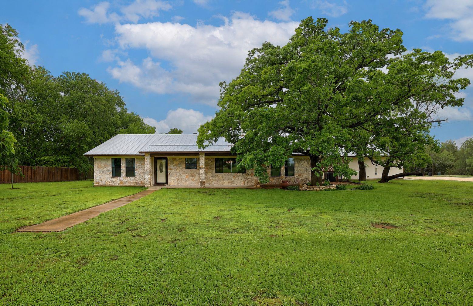 986 Shiloh, Bastrop, TX 78602 — photo 1