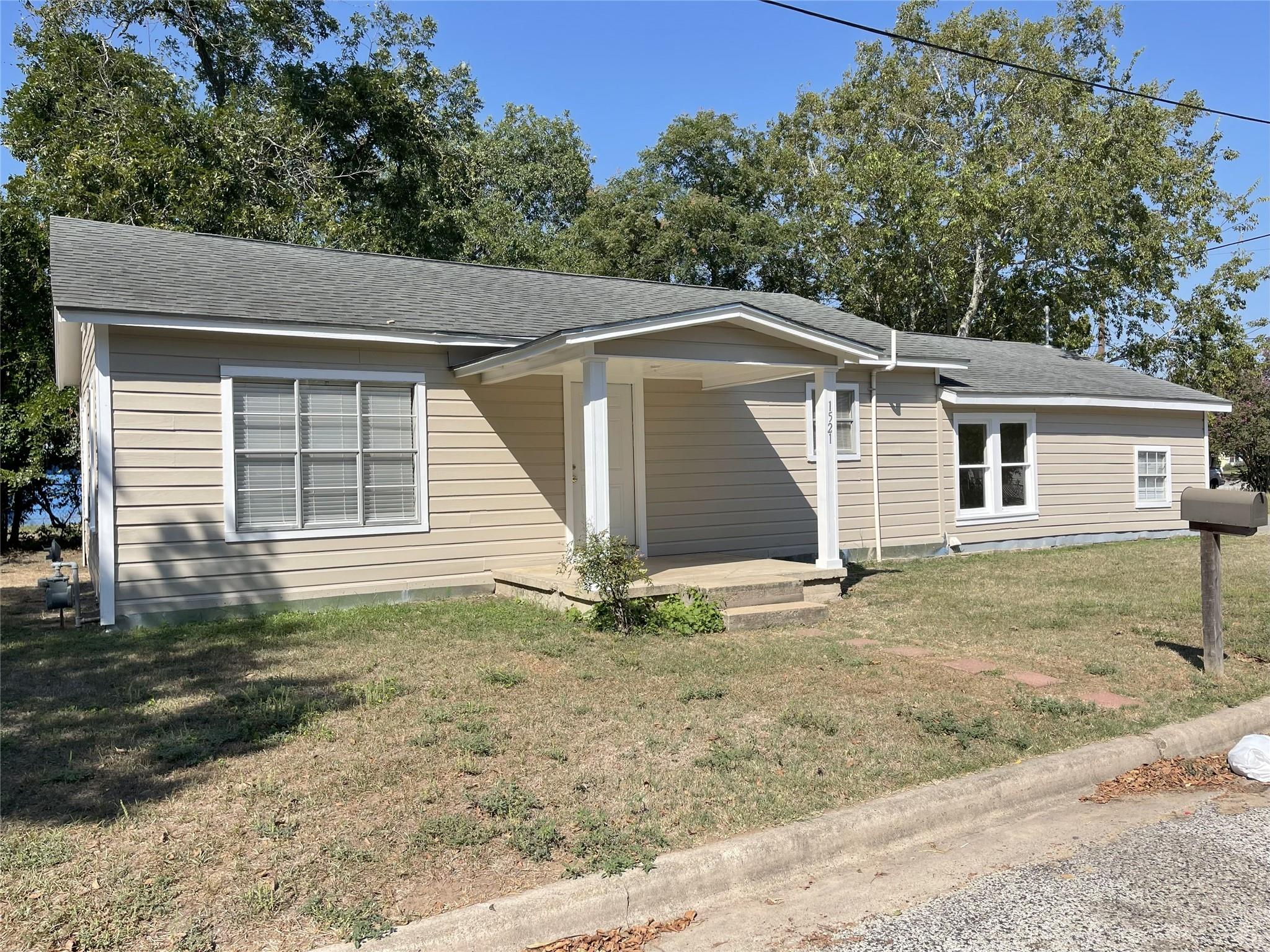 1521 Hamilton, Gonzales, TX 78629 — photo 1
