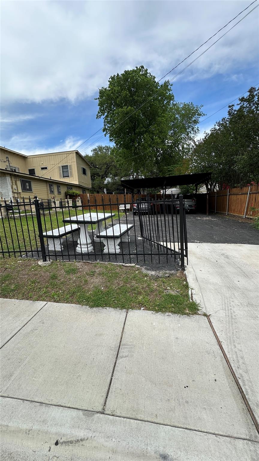 3116 12th, Austin, TX 78702 — photo 1