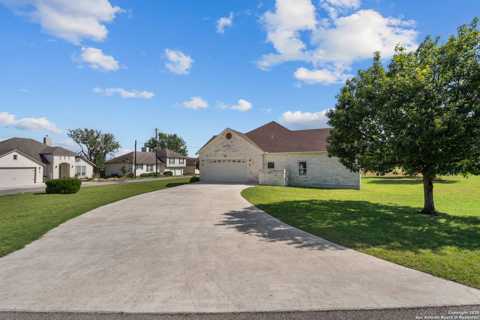 174 Edgewood Cir, ,  78003 — photo 1