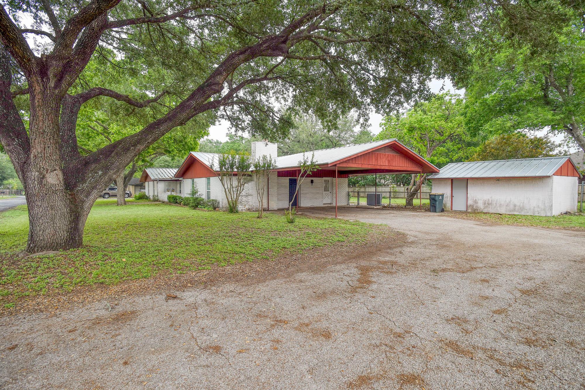 204 Maynard, Bastrop, TX 78602 — photo 1