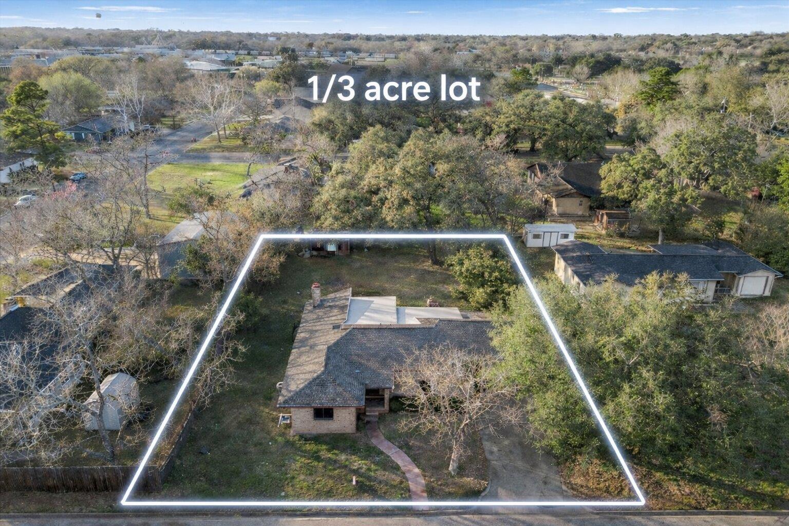 927 Walnut, La Grange, TX 78945 — photo 1