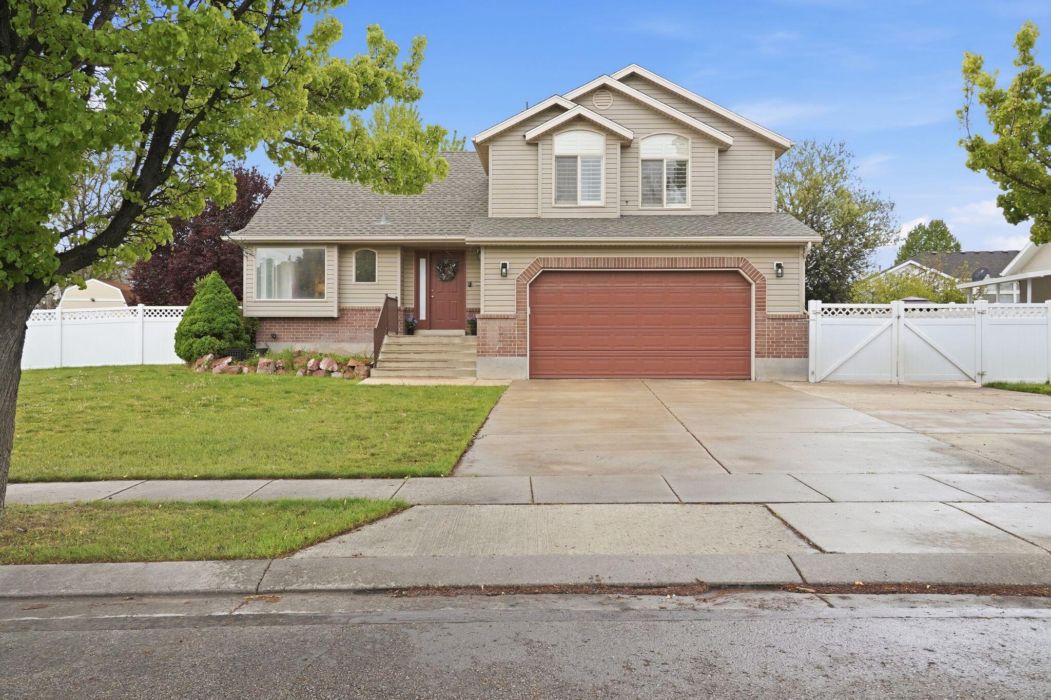 4975 McGinnis LN