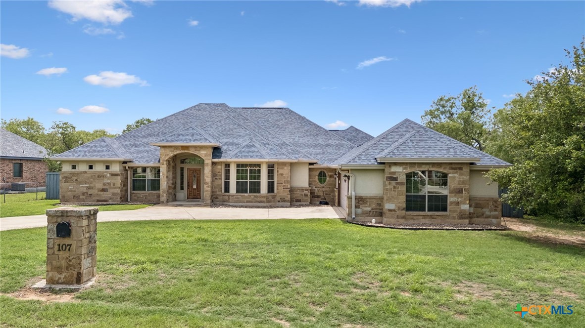 107 Oakview Drive, Floresville, TX 78114 — photo 1